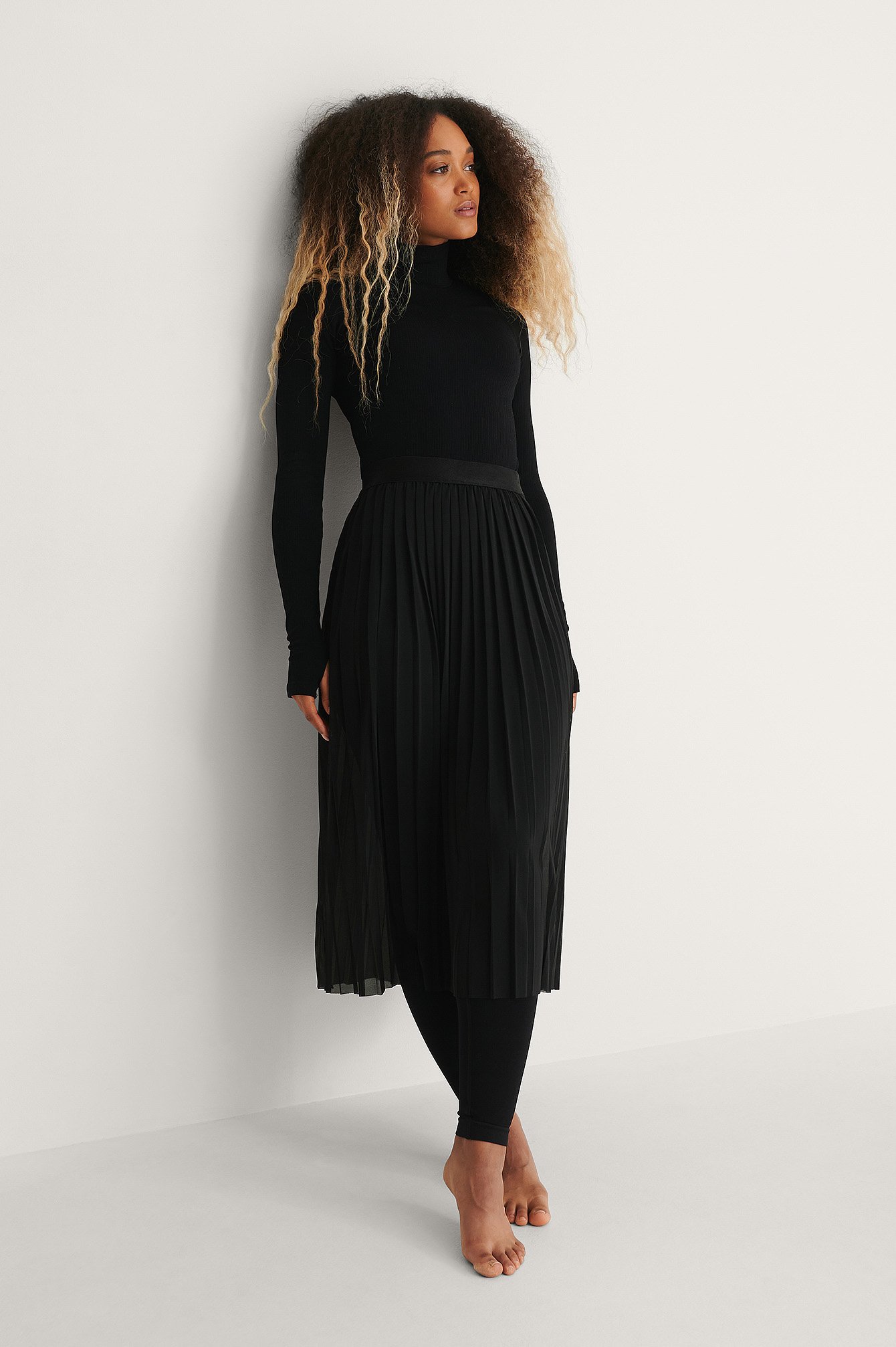 Black Plisowana Sukienka Midi