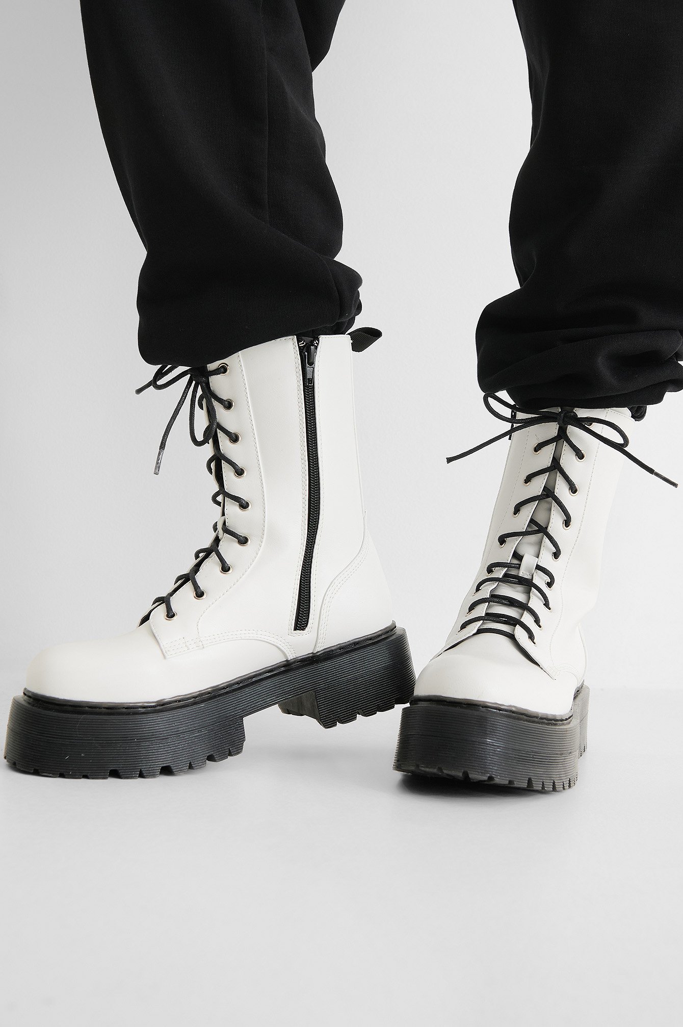 Offwhite Stiefel