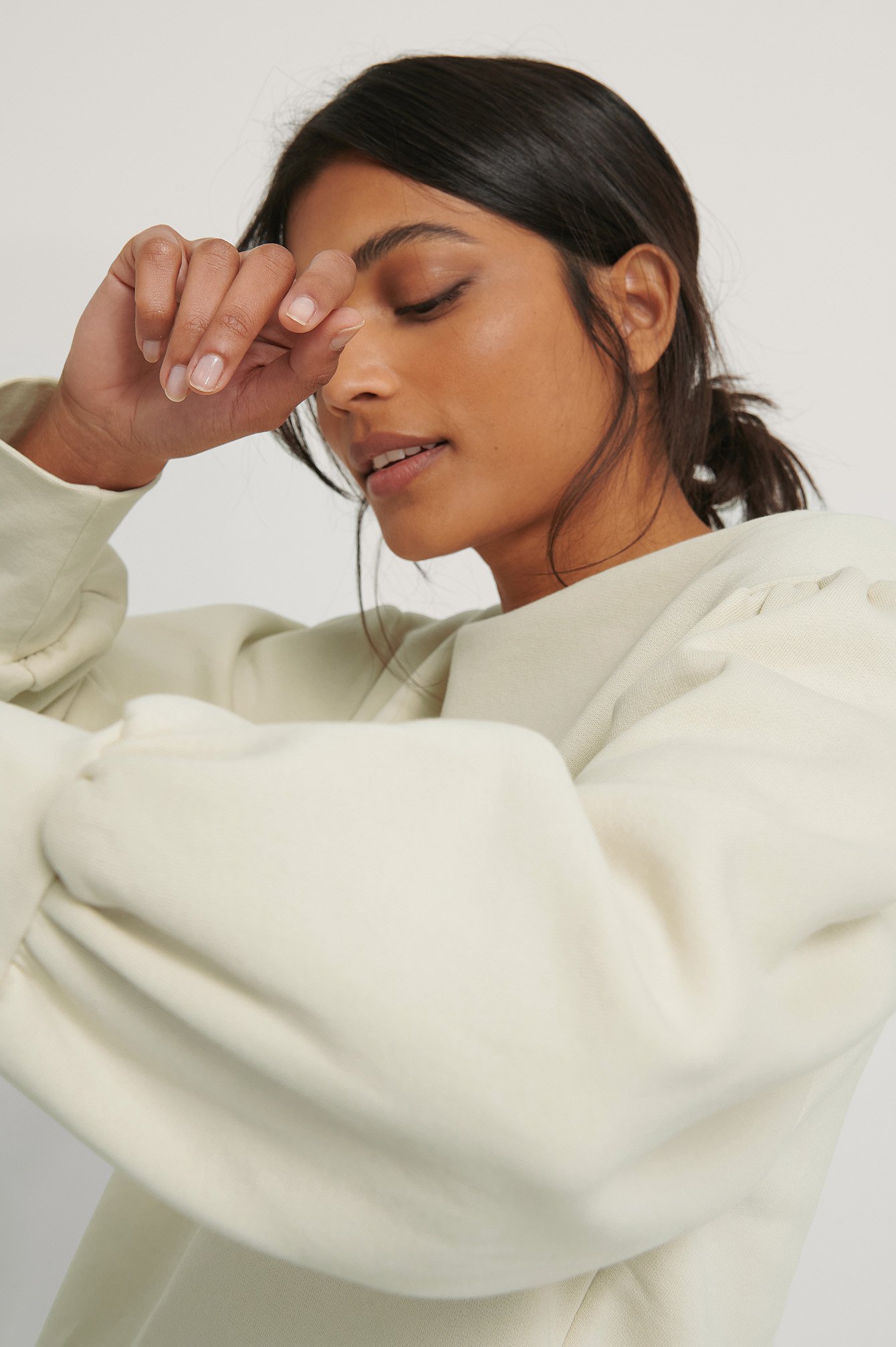 puff shoulder sweatshirt