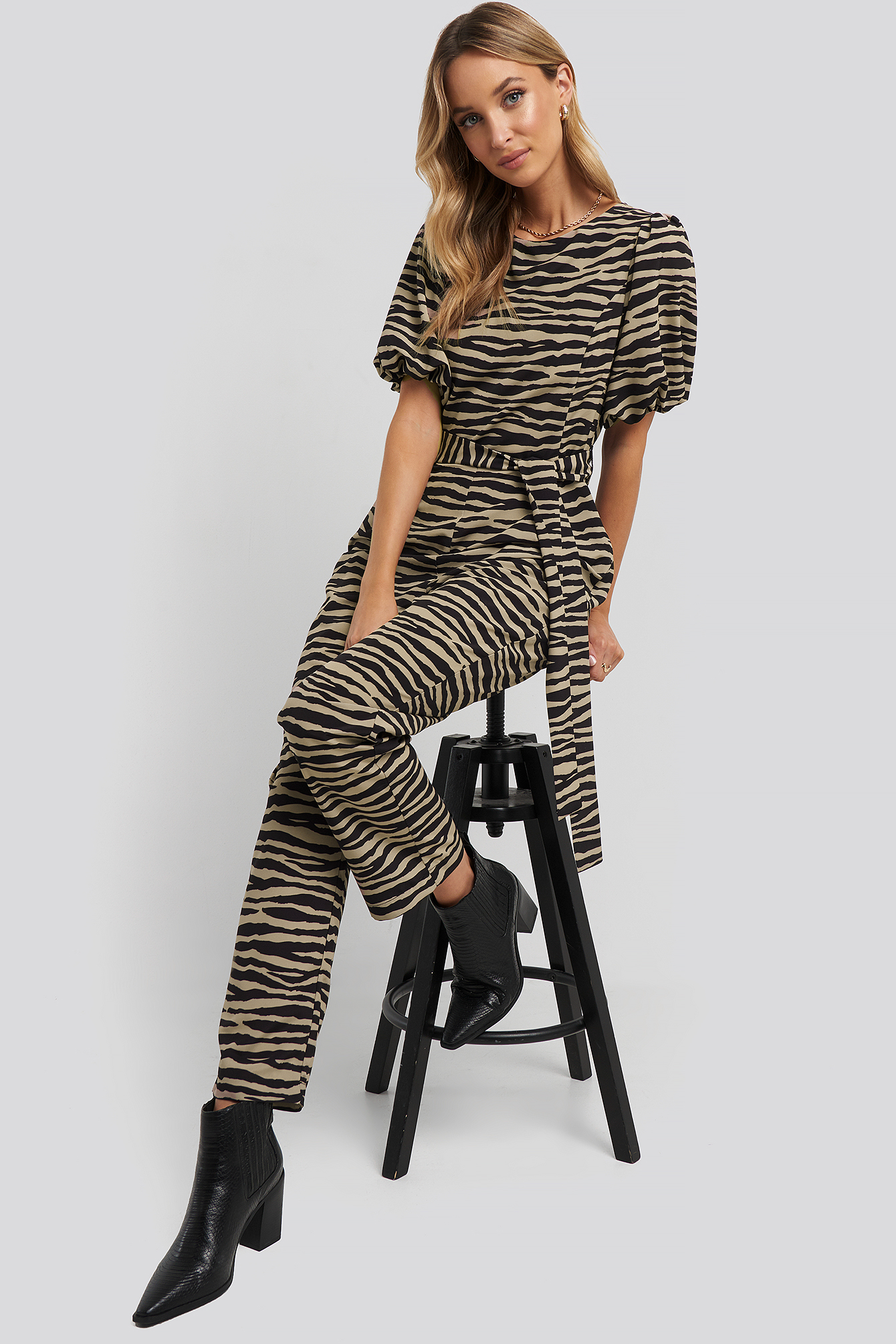 Puff Sleeve Belted Jumpsuit beige/Black