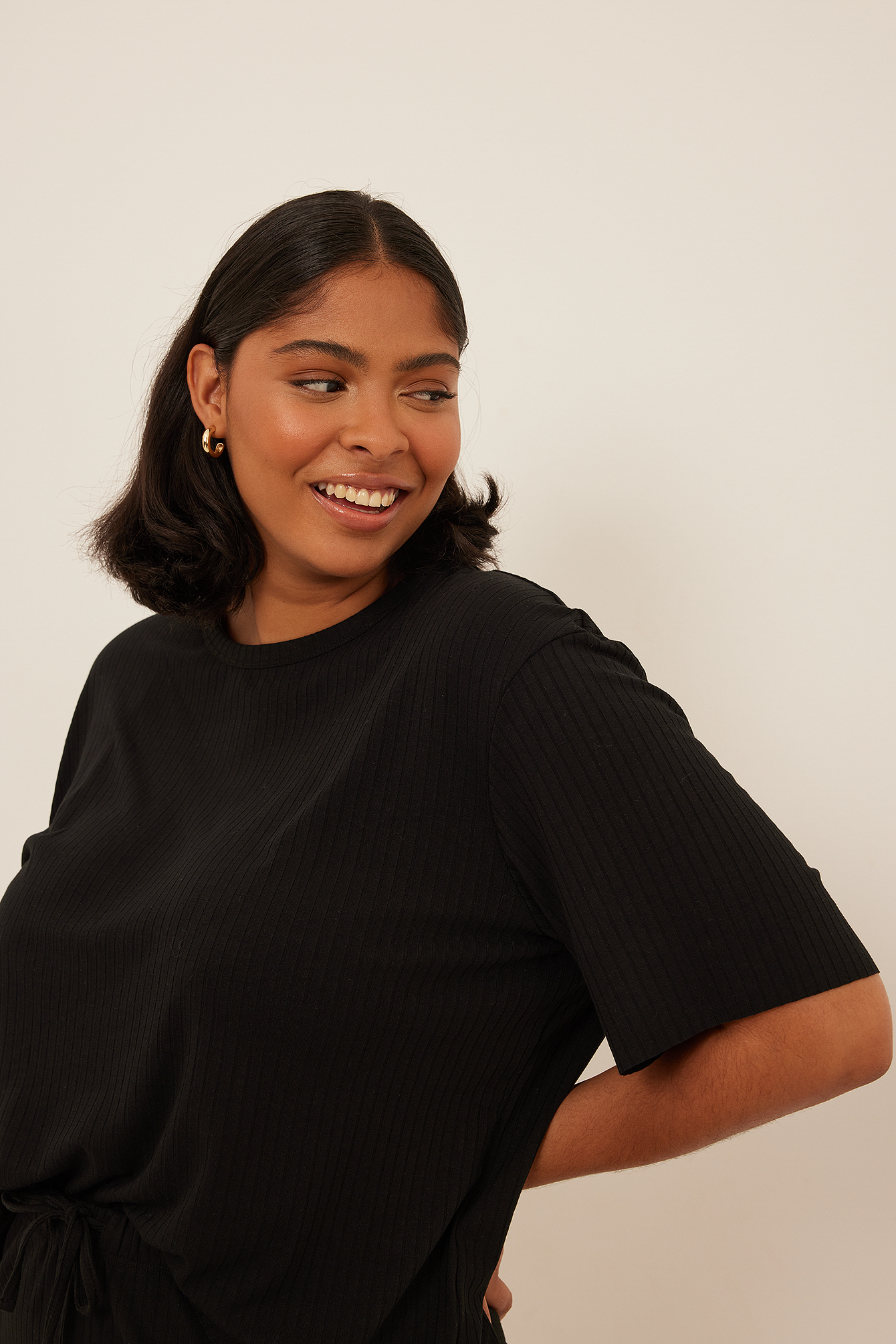 Raw Edge Ribbed Tee Black NAKD