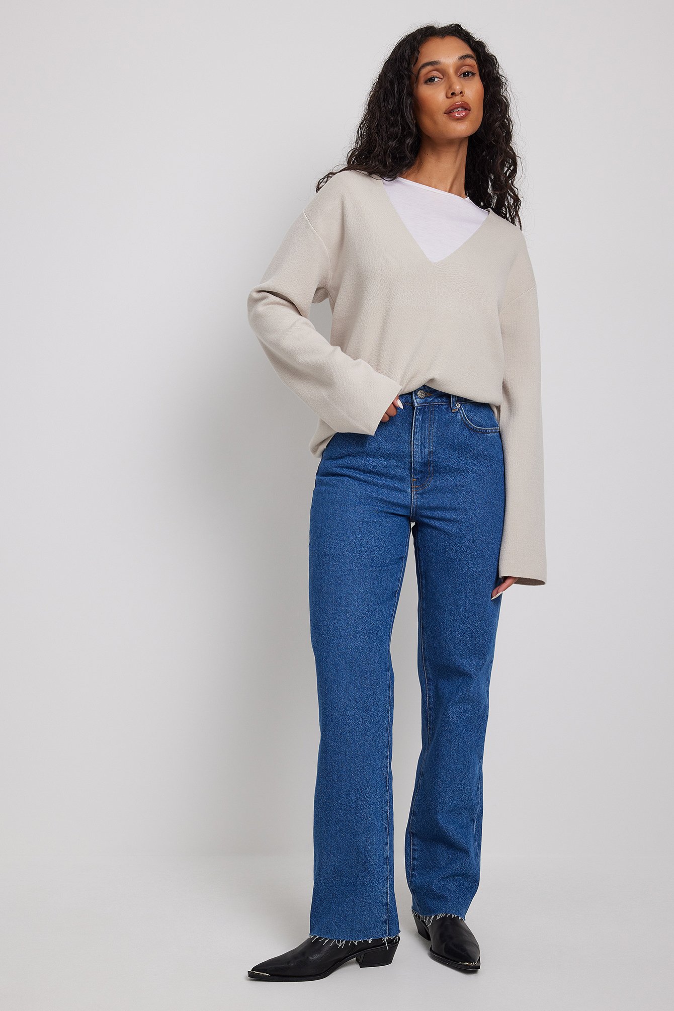 Rianne Meijer x NA-KD Lige jeans med åben hem - Blue