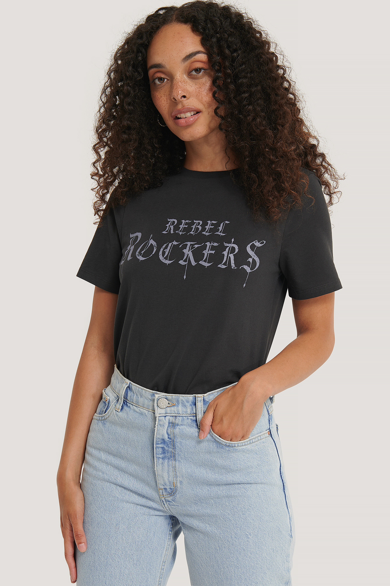 Rebel Rockers Tee Black | na-kd.com