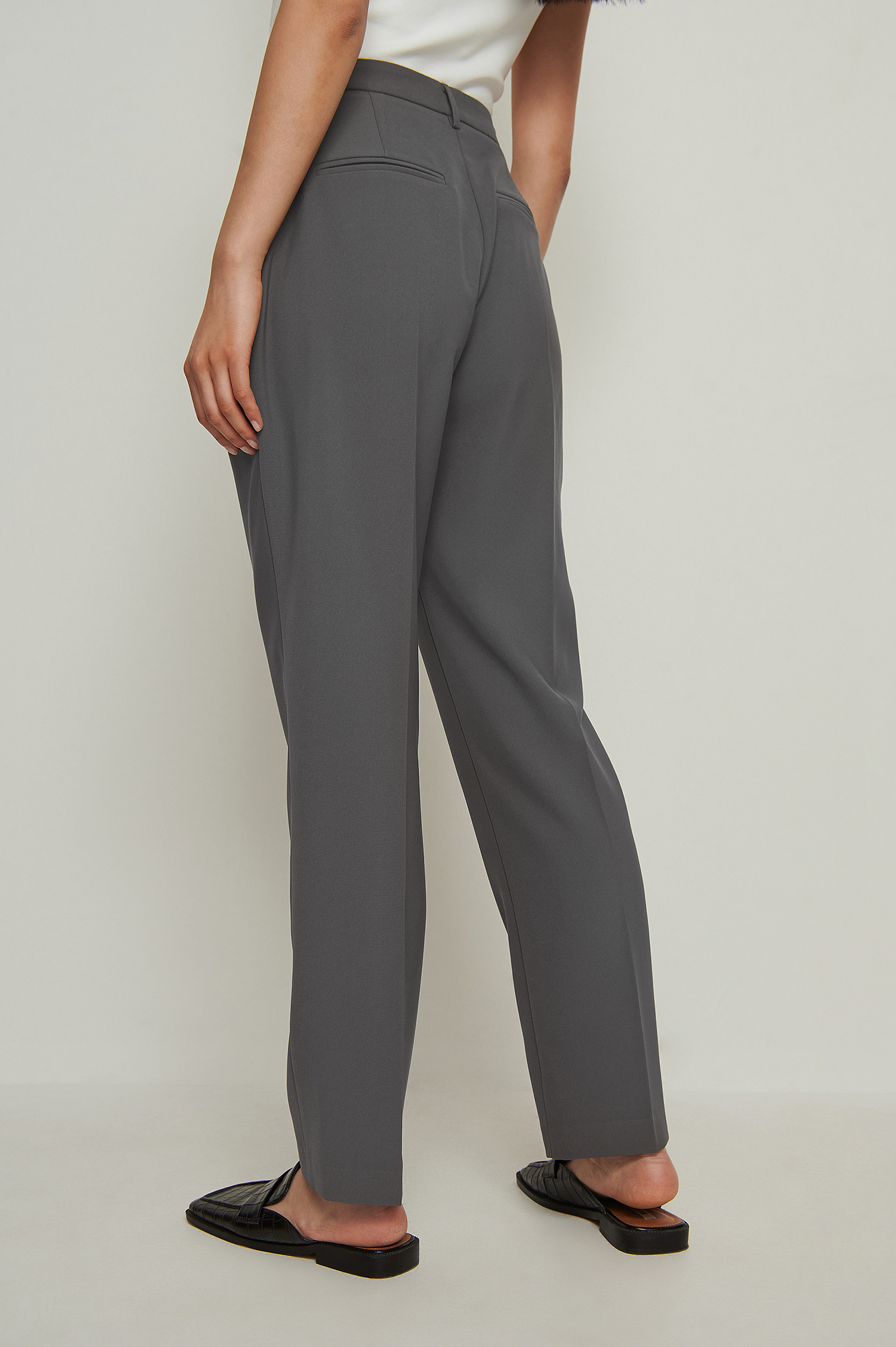 NA-KD Synthetik Classic Hochgeschnittene Cropped-Anzughose in Lila Damen Bekleidung Hosen und Chinos Hose mit gerader Passform 