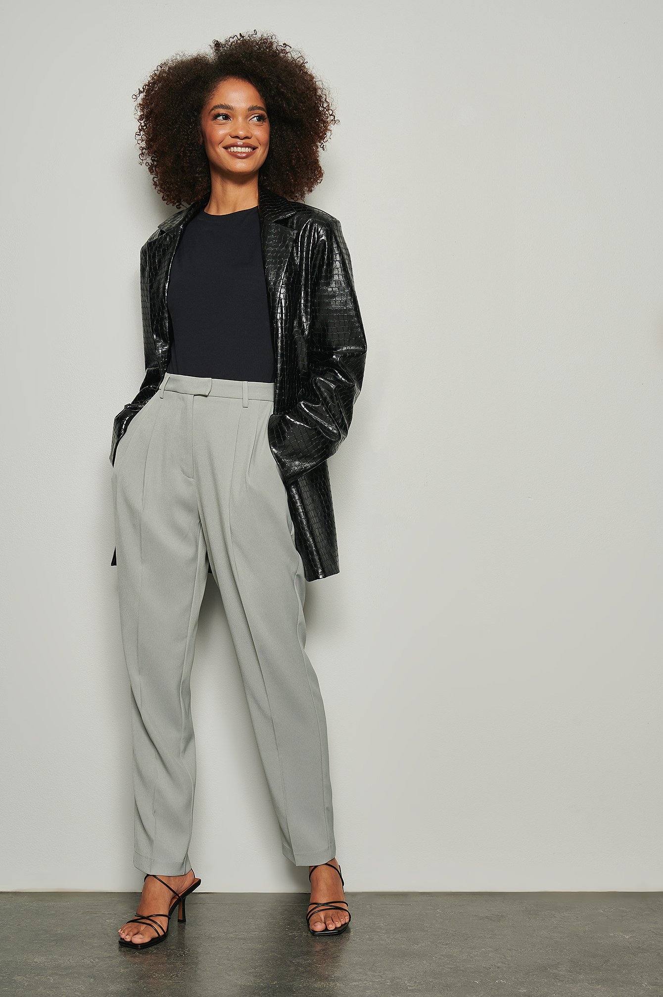 Light Grey Recycelte Cropped-Anzughose mit hoher Taille