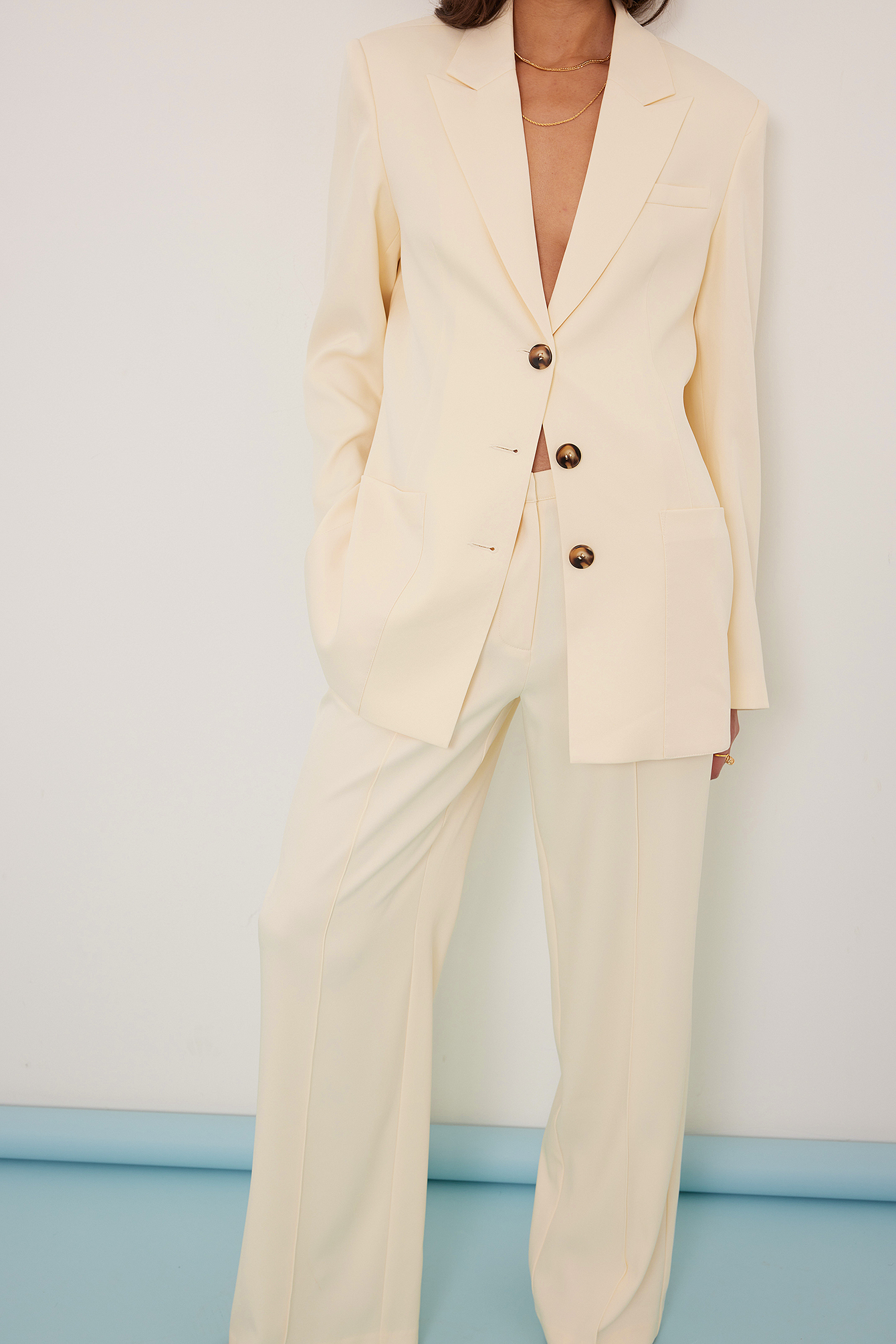 Pantaloni eleganti sartoriali a vita bassa in tessuto riciclato Giallo |  na-kd.com