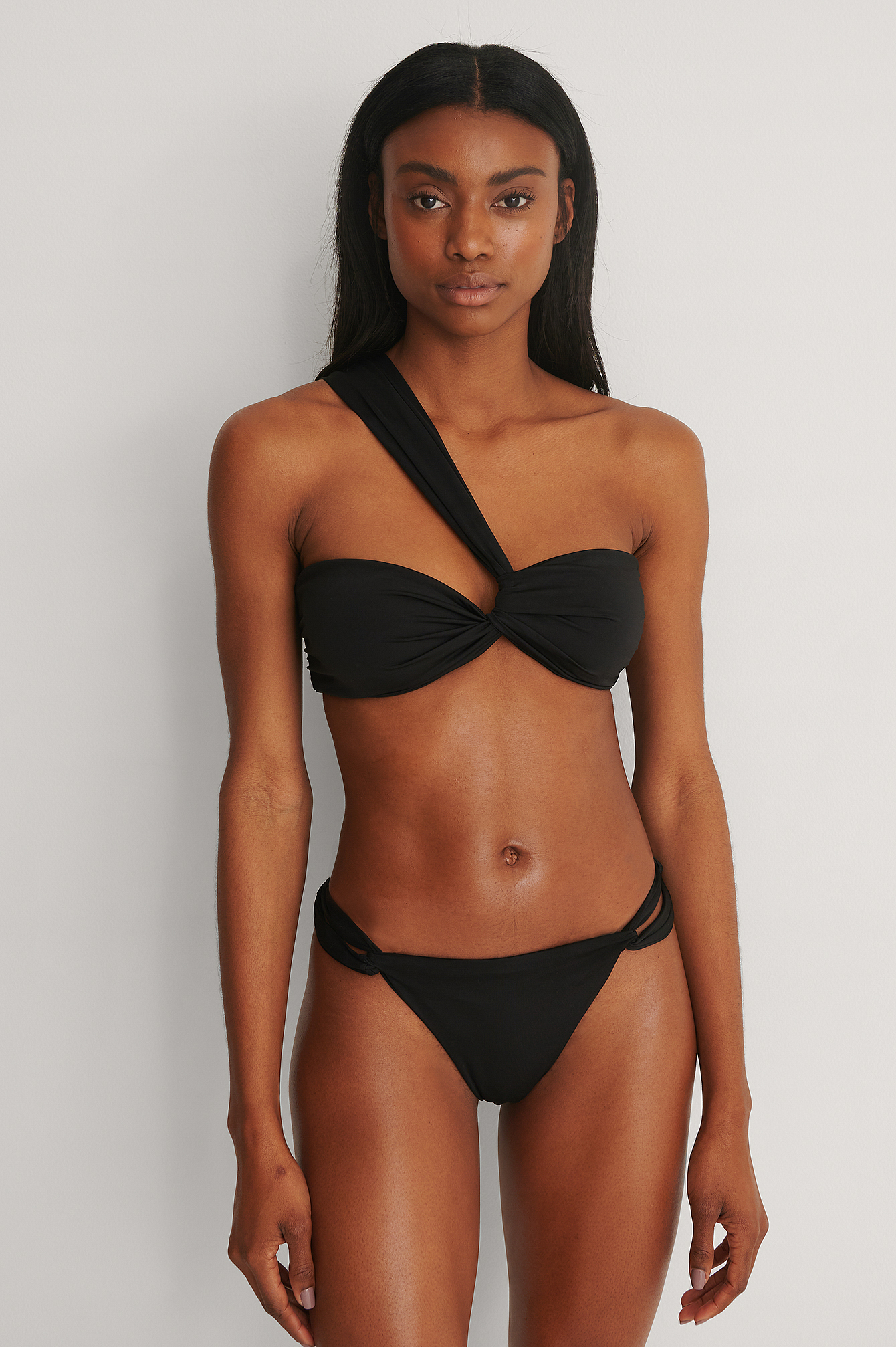 Black Braga de bikini high cut reciclada