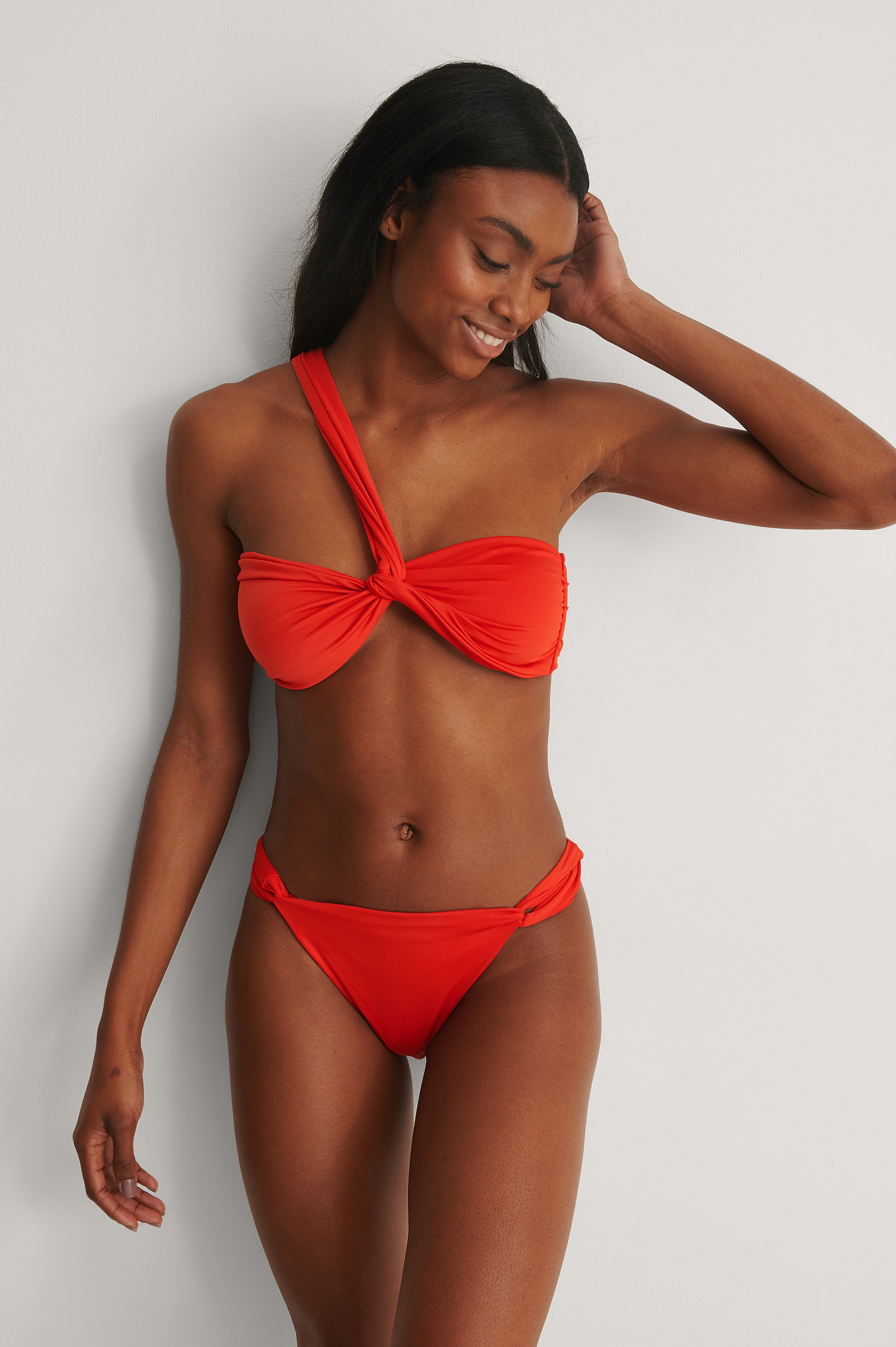 NA-KD Swimwear Kierrätetty Korkeasti Leikatut Bikinihousut - Red