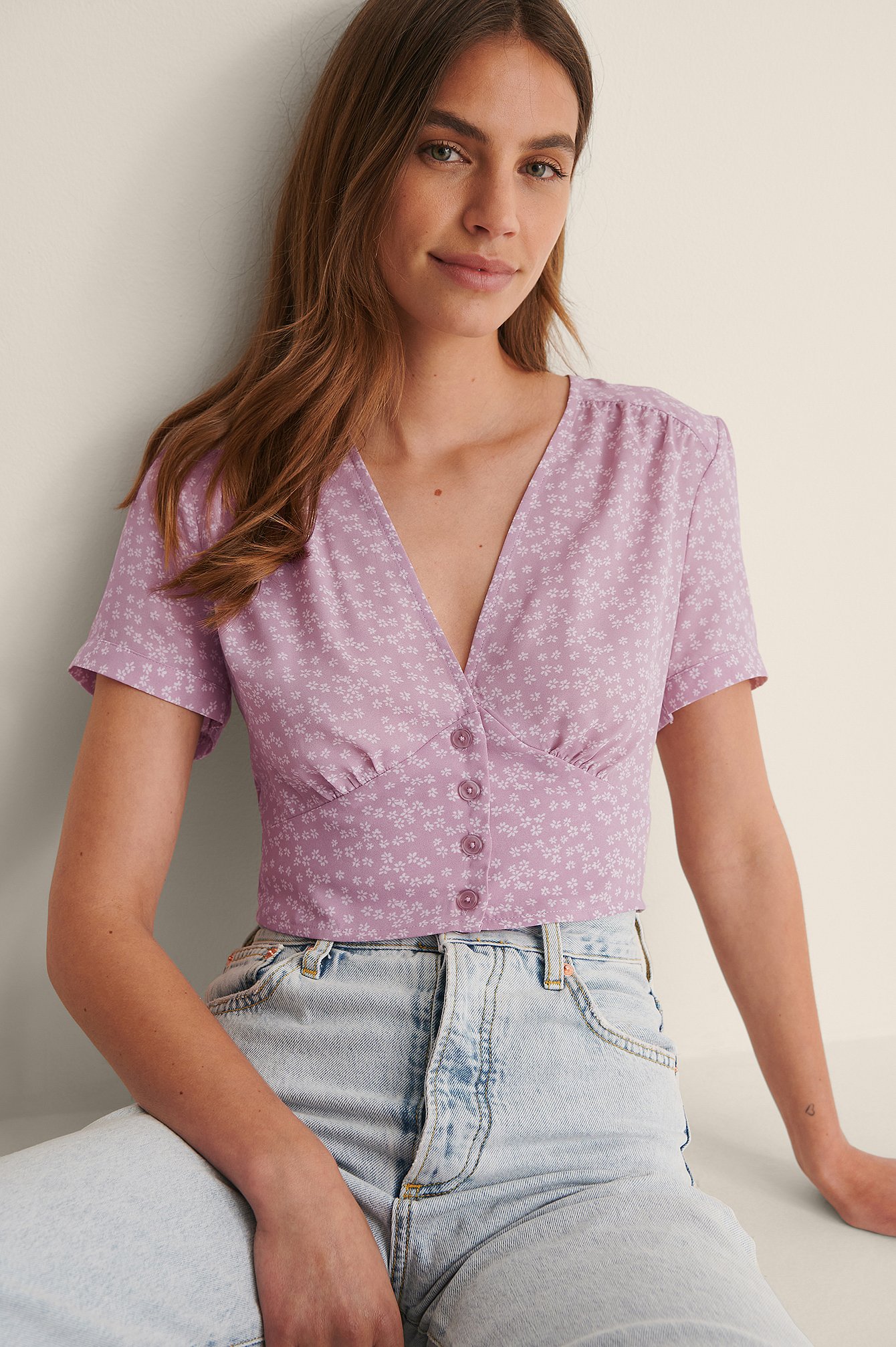 Lilac White Floral Recycled V-neck Short Sleeve Top