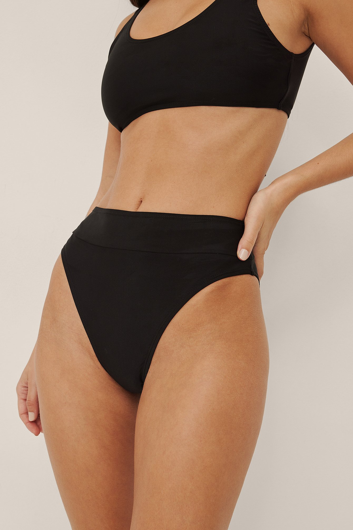 Smeren Neerwaarts snorkel Bikinibroekje met hoge taille Zwart | NA-KD