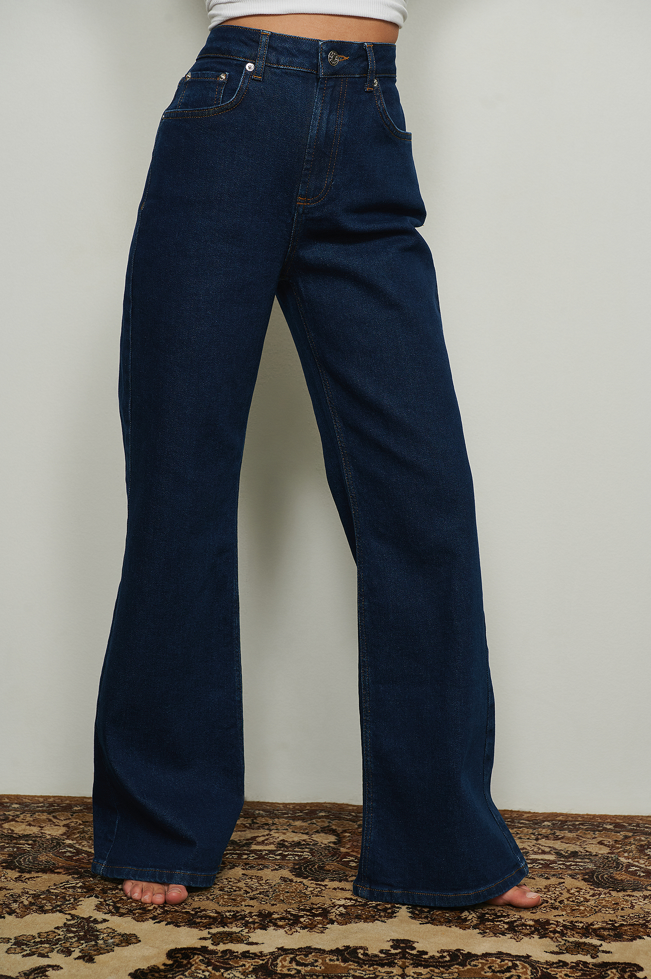 NA-KD Denim Nina Houston x Organische Schlagjeans in Blau Damen Bekleidung Jeans Bootcut Jeans 