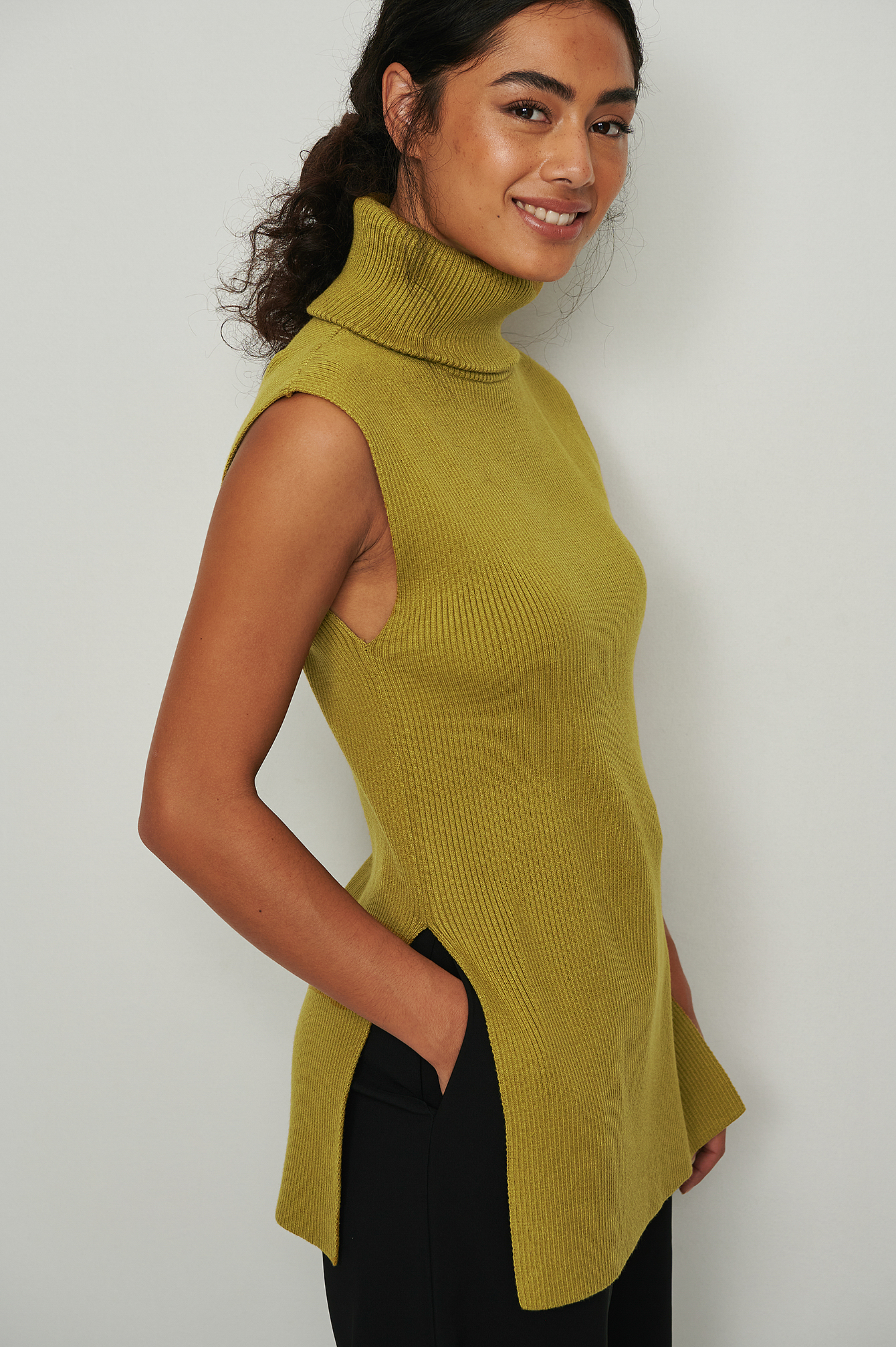 NA-KD Ribbed Knitted High Neck Vest - Green