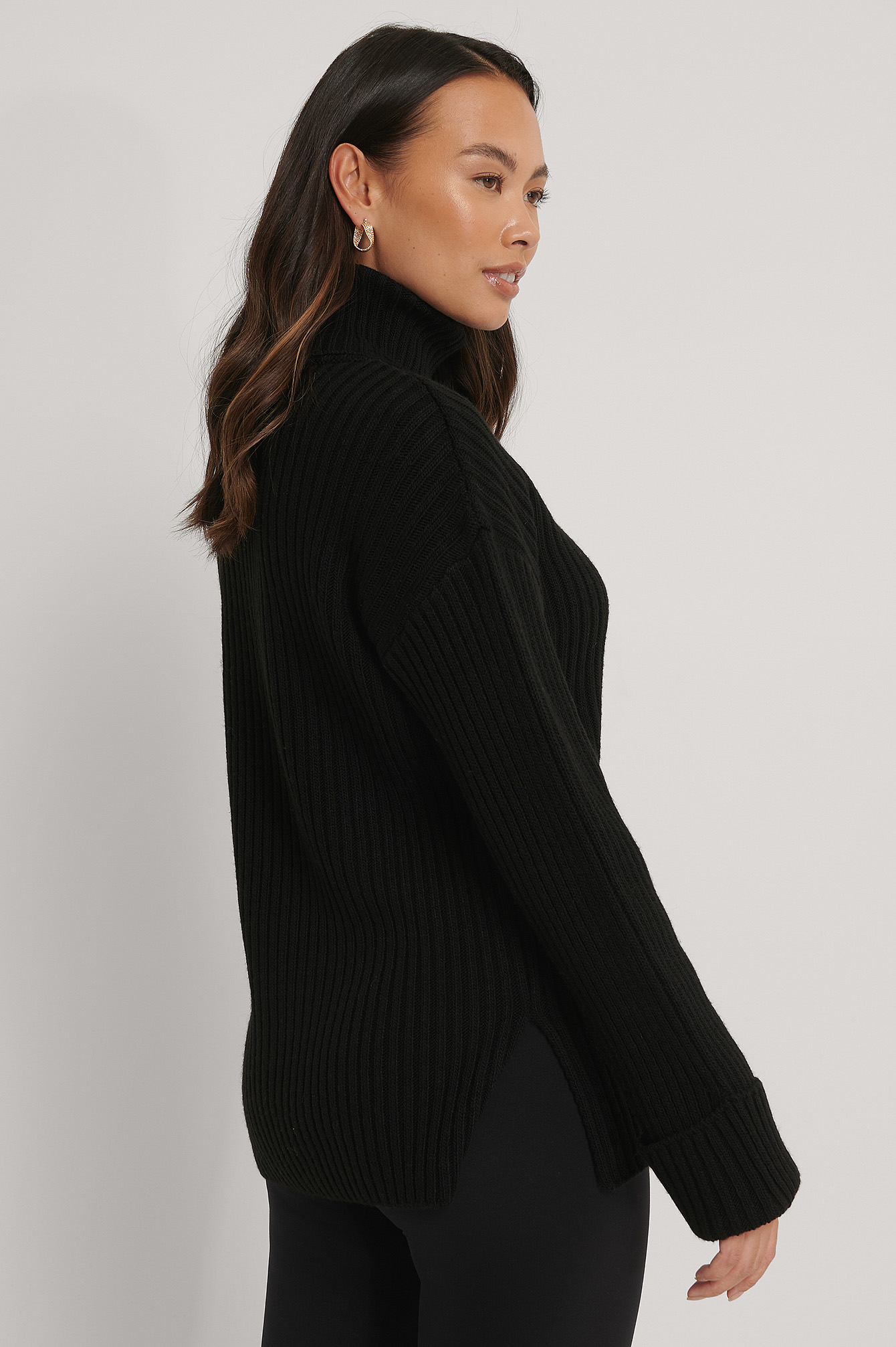 Ribbed Knitted Turtleneck Side Slit 