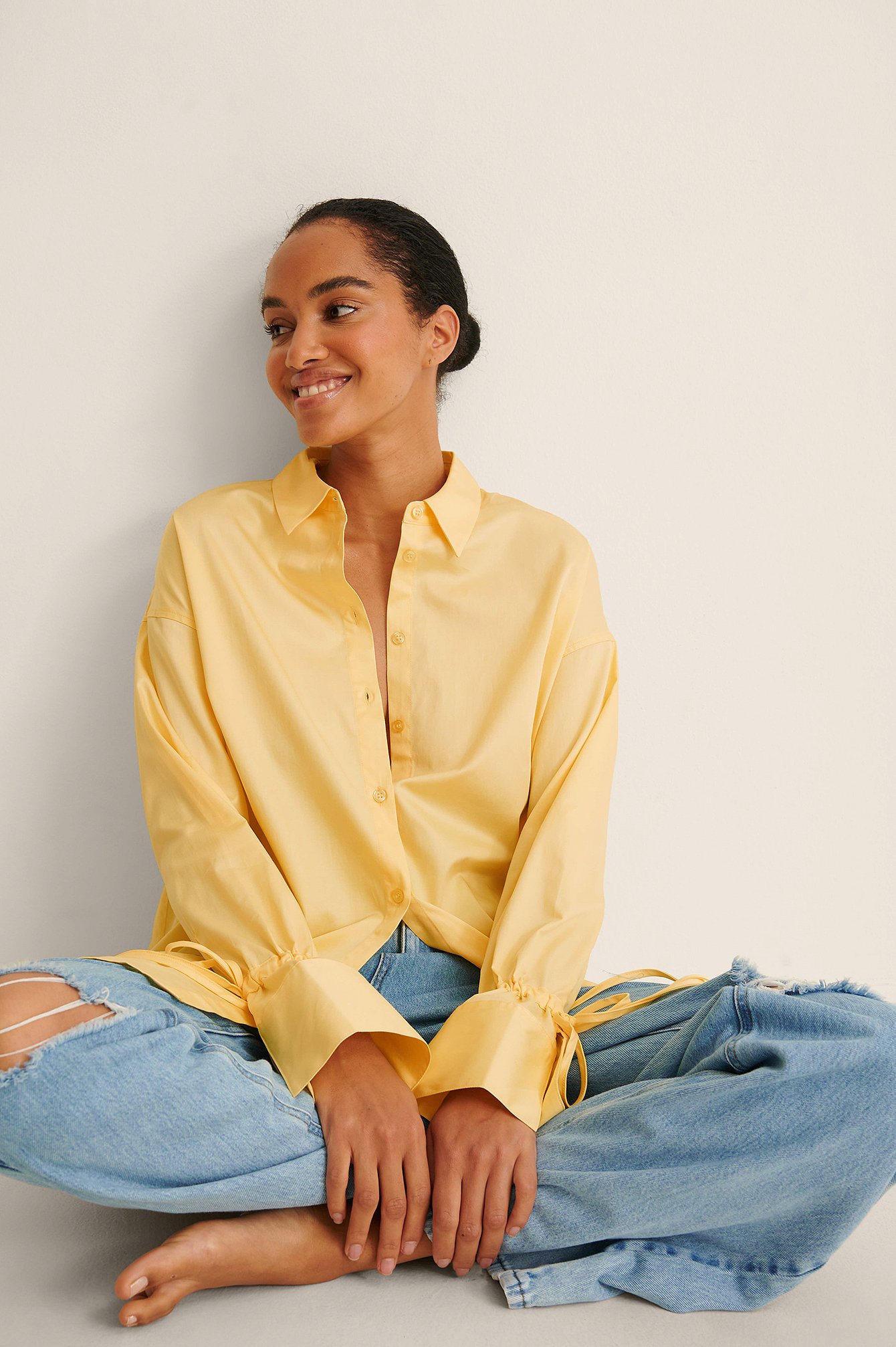 Light Yellow Skjorte med bindebånd på ærmer