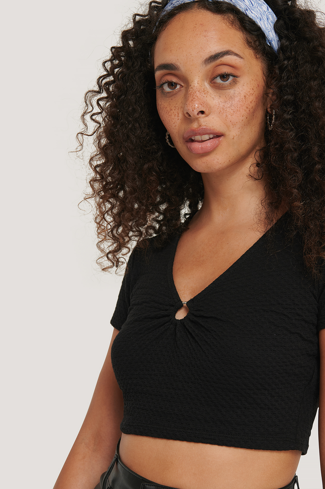 Ring Detail Crop Top Black NAKD