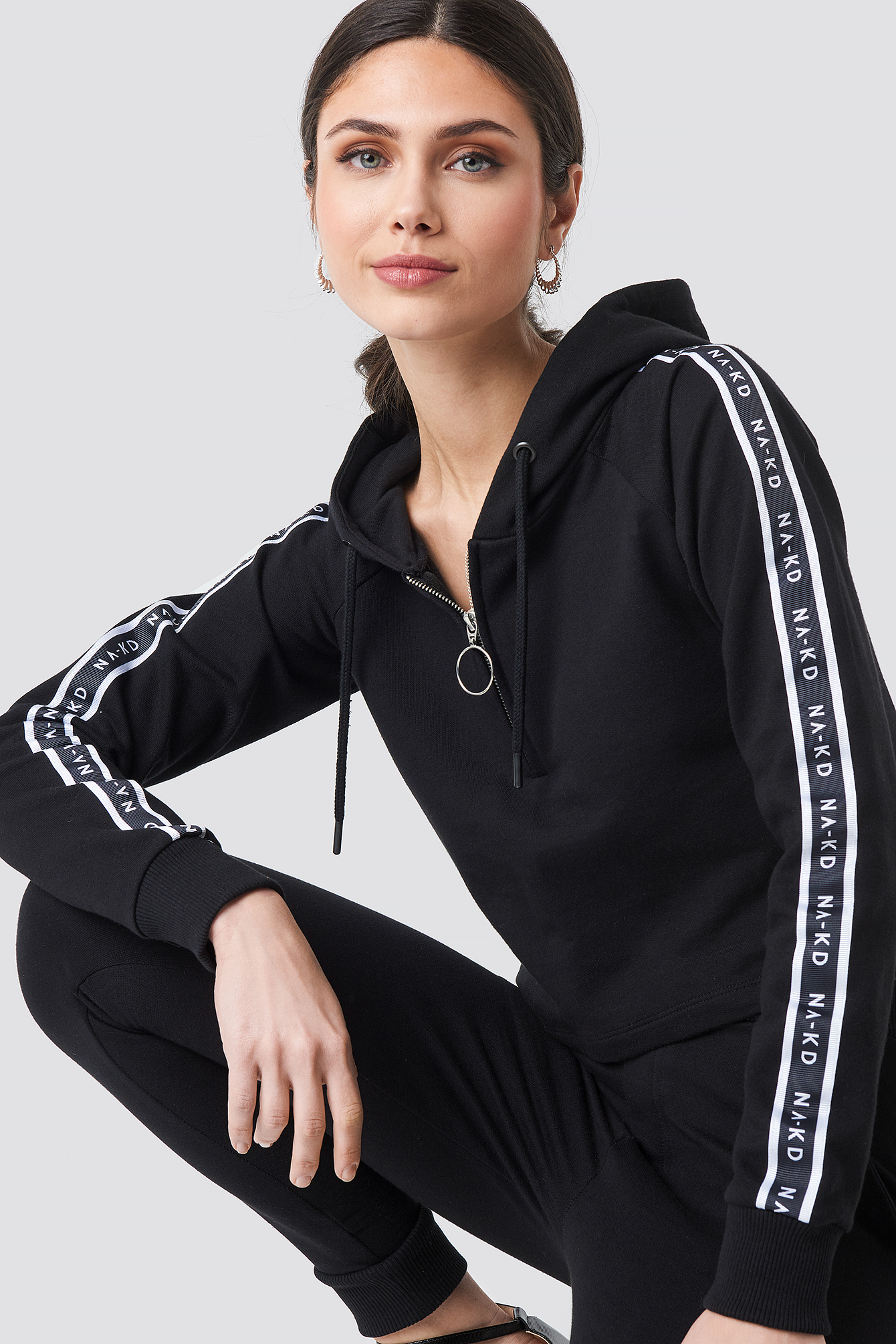 Ring Pull Tape Cropped Hoodie Black