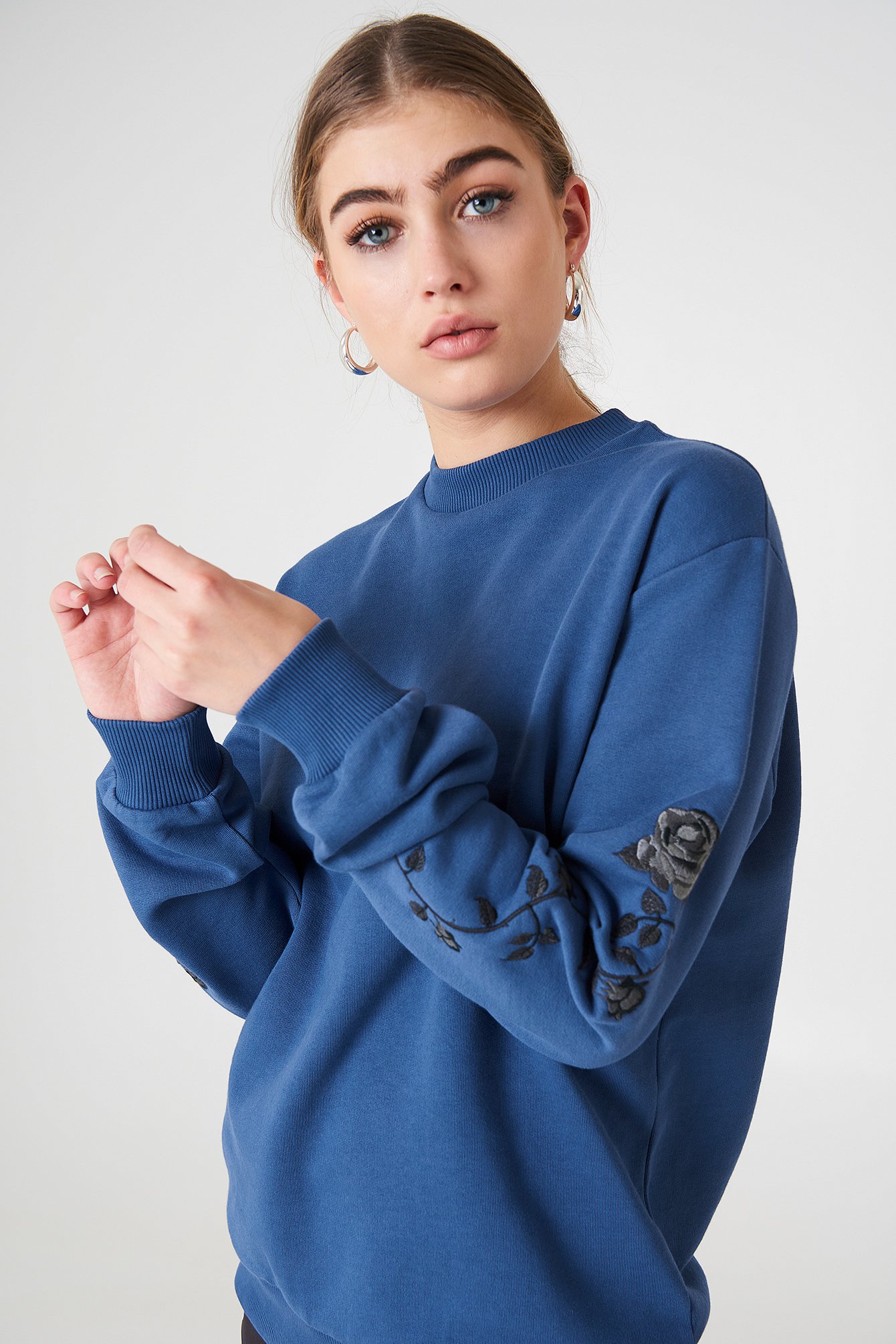 Rose Embroidery Sleeve Sweater Blue | NA-KD
