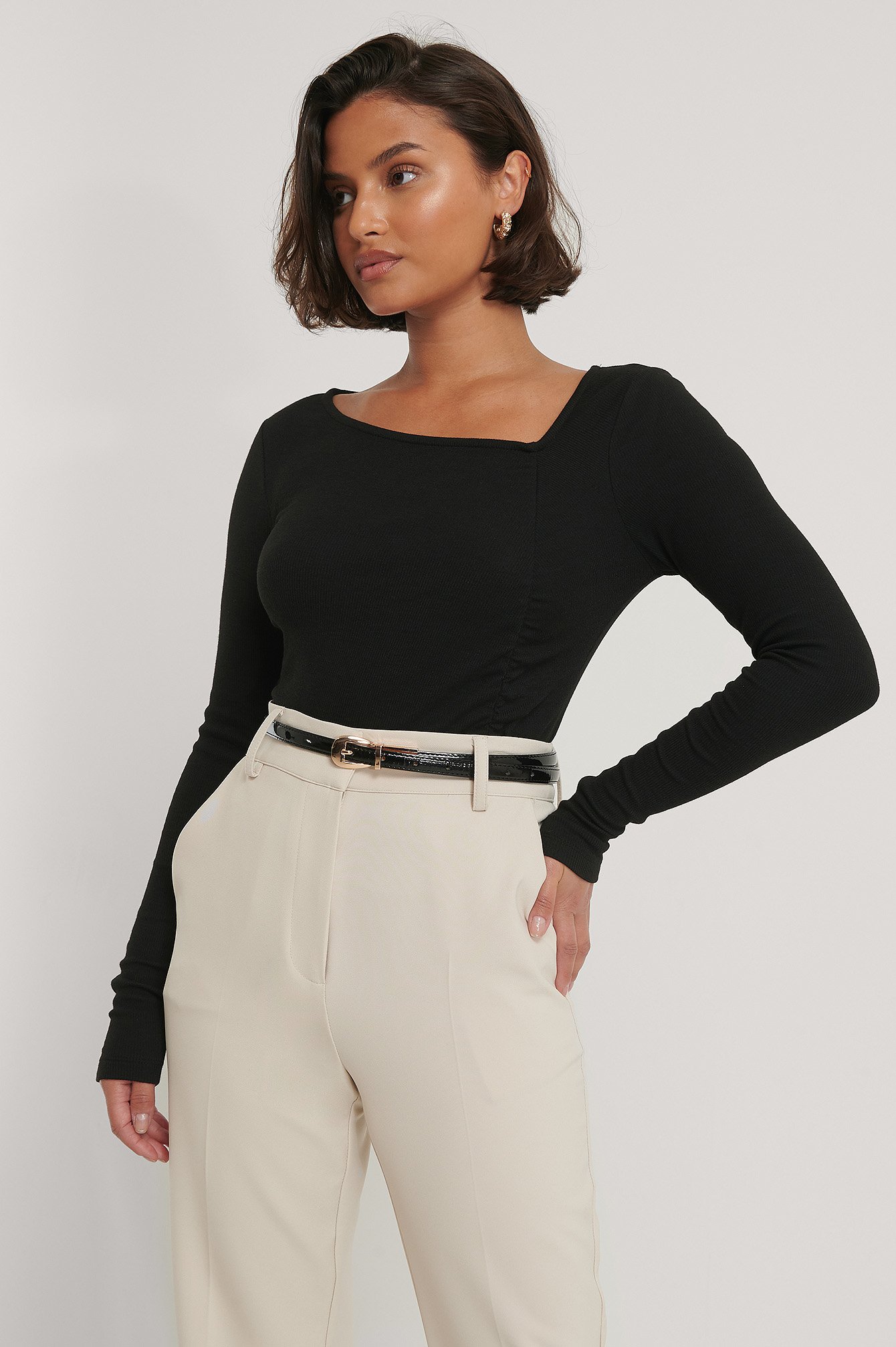 Rouched Asymmetric Neck Top Black | NA-KD