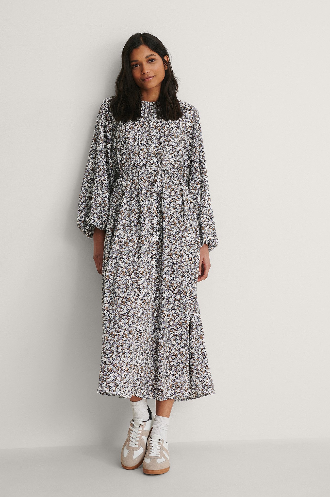 Na-kd Reborn Round Neck Belted Flowy Maxi Dress - Multicolor In Blue Flower Print