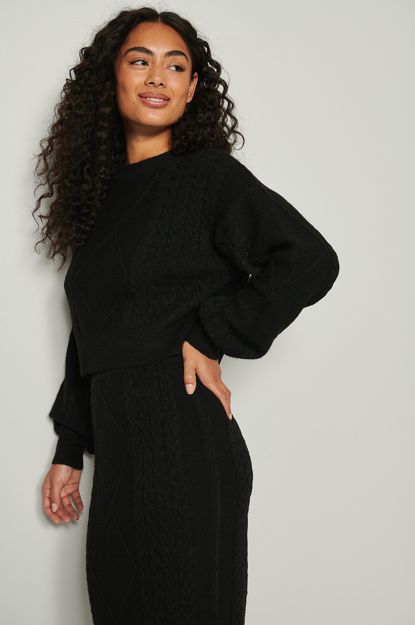 Black Round Neck Knitted Cable Sweater