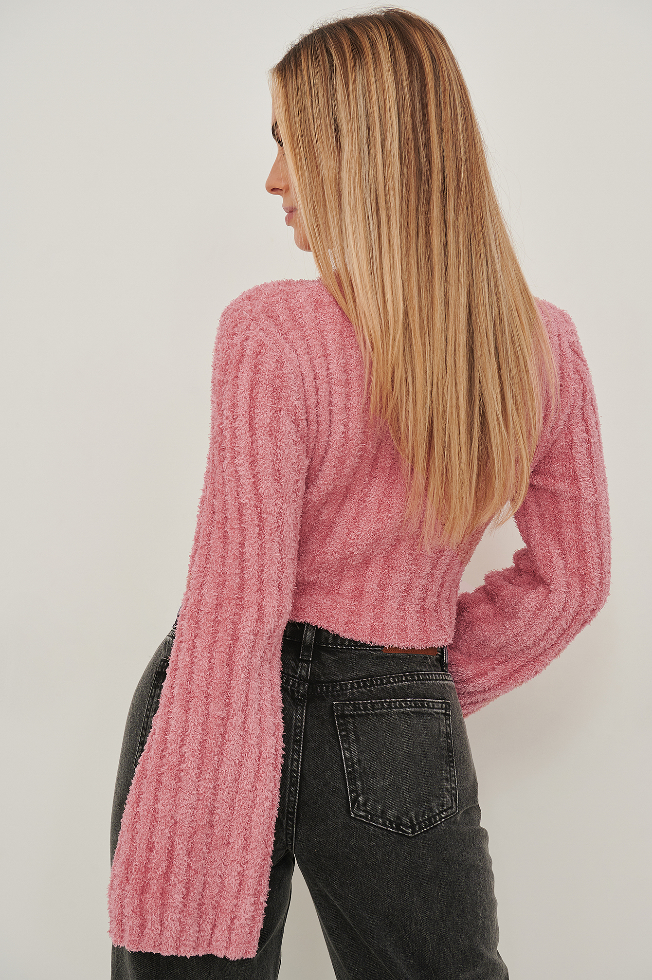NA-KD Round Neck Knitted Fluffy Cropped Sweater, Pink