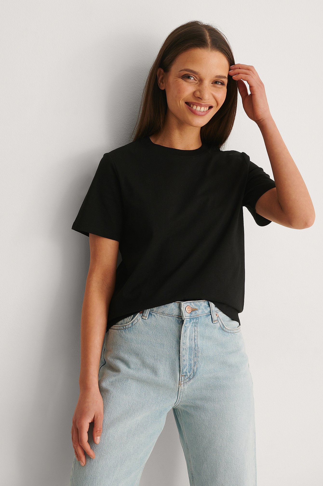 Black Camiseta de algodón orgánico con cuello redondo