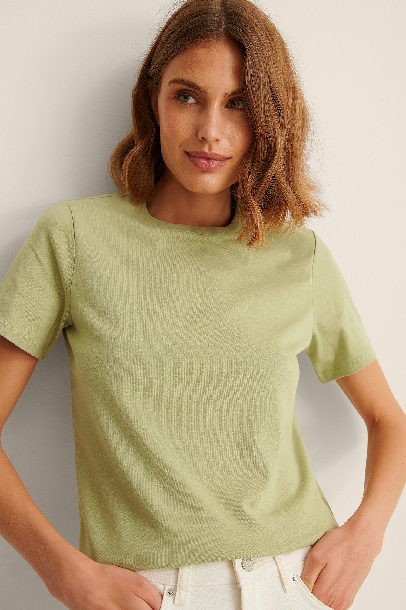 Khaki T-skjorte i organisk bomull med rund hals