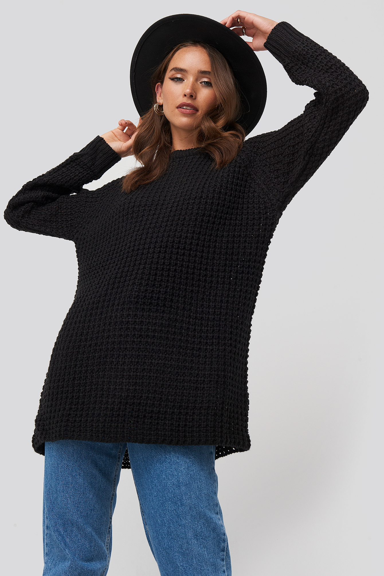 Black Round Neck Pineapple Knitted Sweater