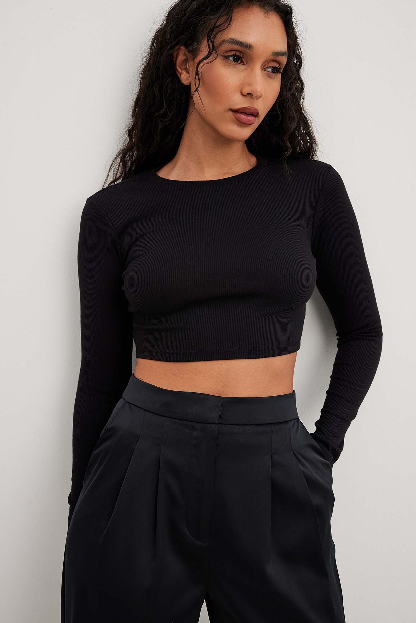 Round Neck Ribbed Long Sleeve Crop Top Black