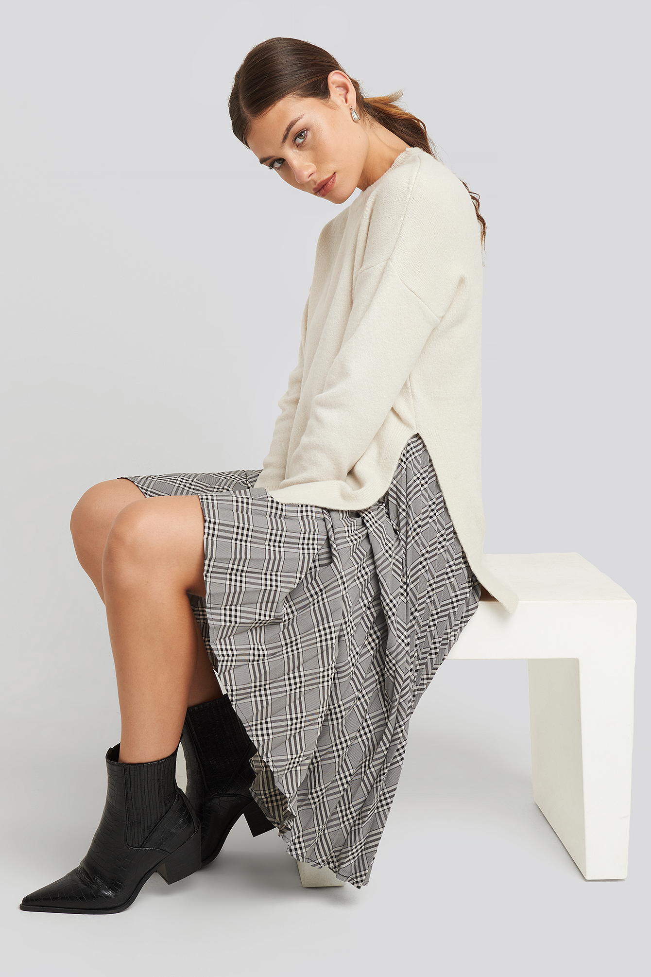 Round Neck Side Split Sweater Beige