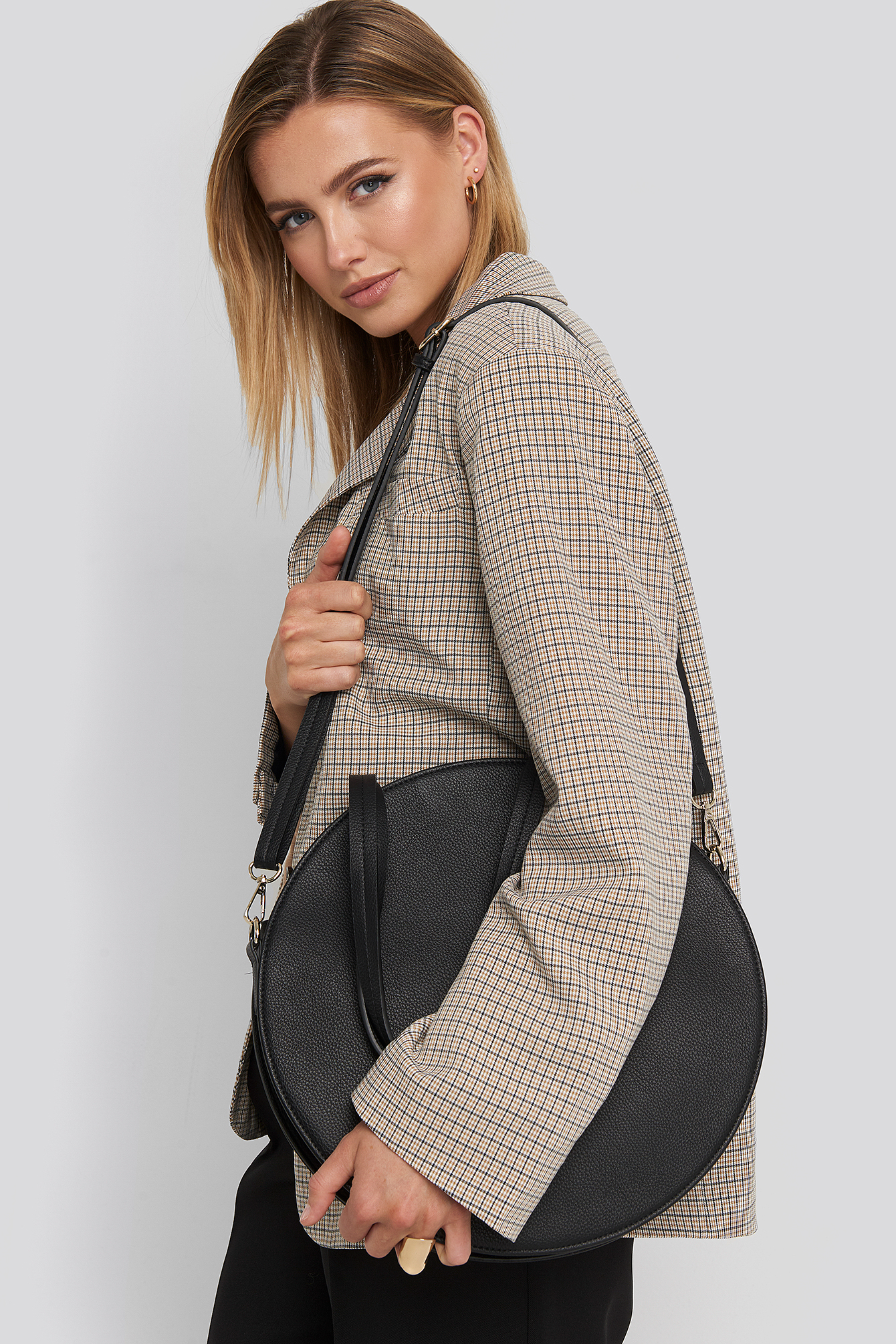 Round Tote Bag Black