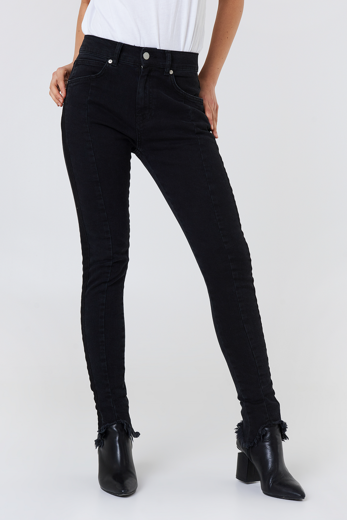 Rounded Hem Panel Jeans Black