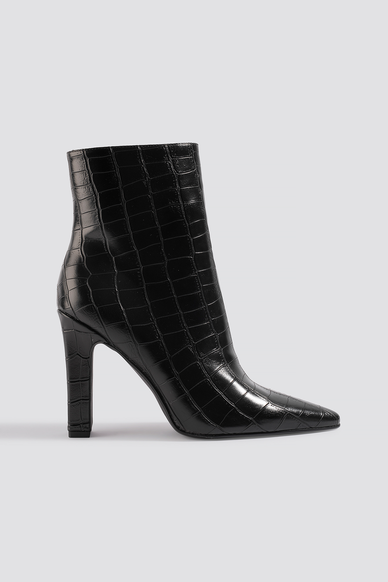Rounded Toe Boots Black Croco