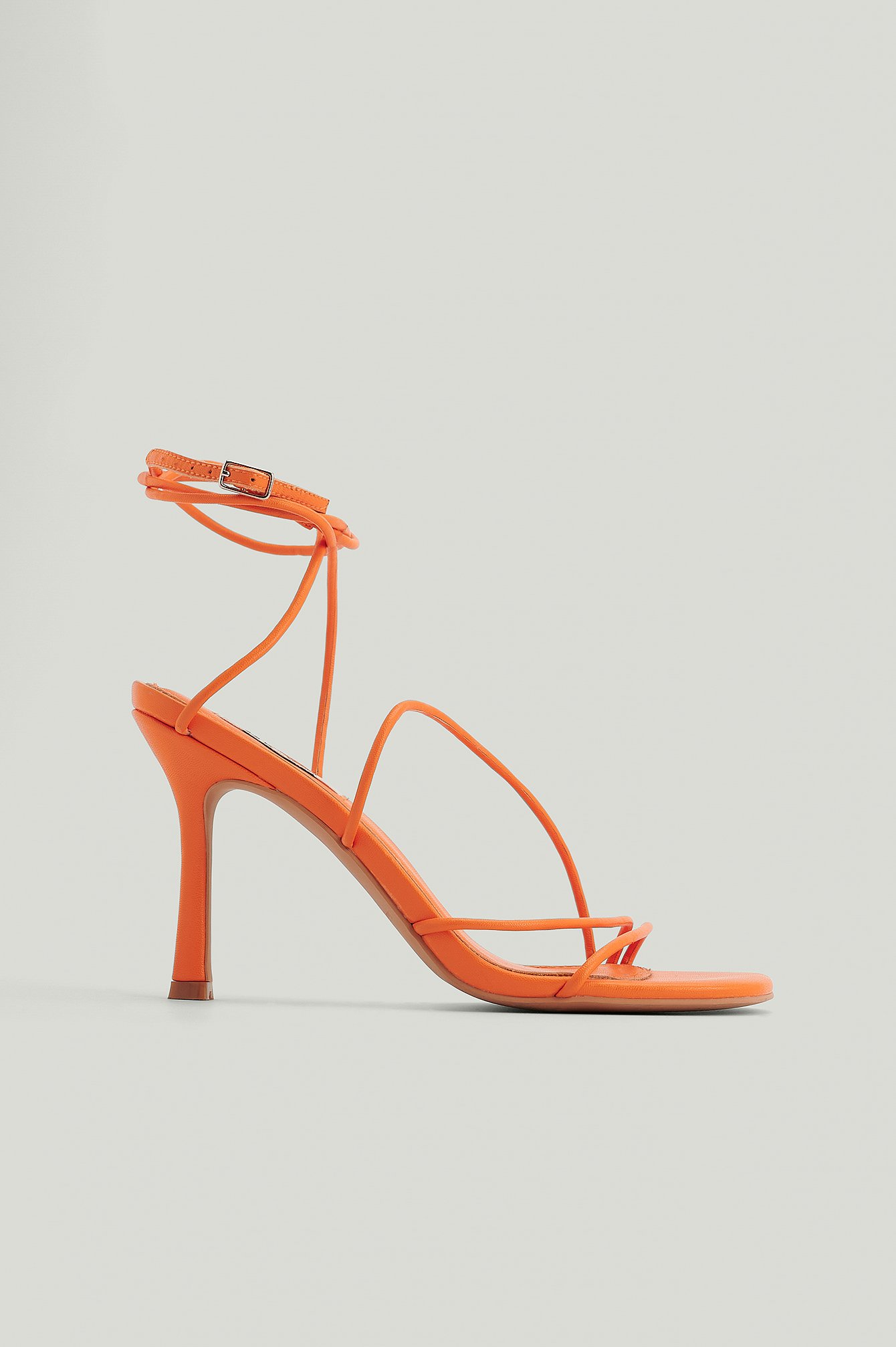 Orange Høyhælte sko med rund tå og stropper