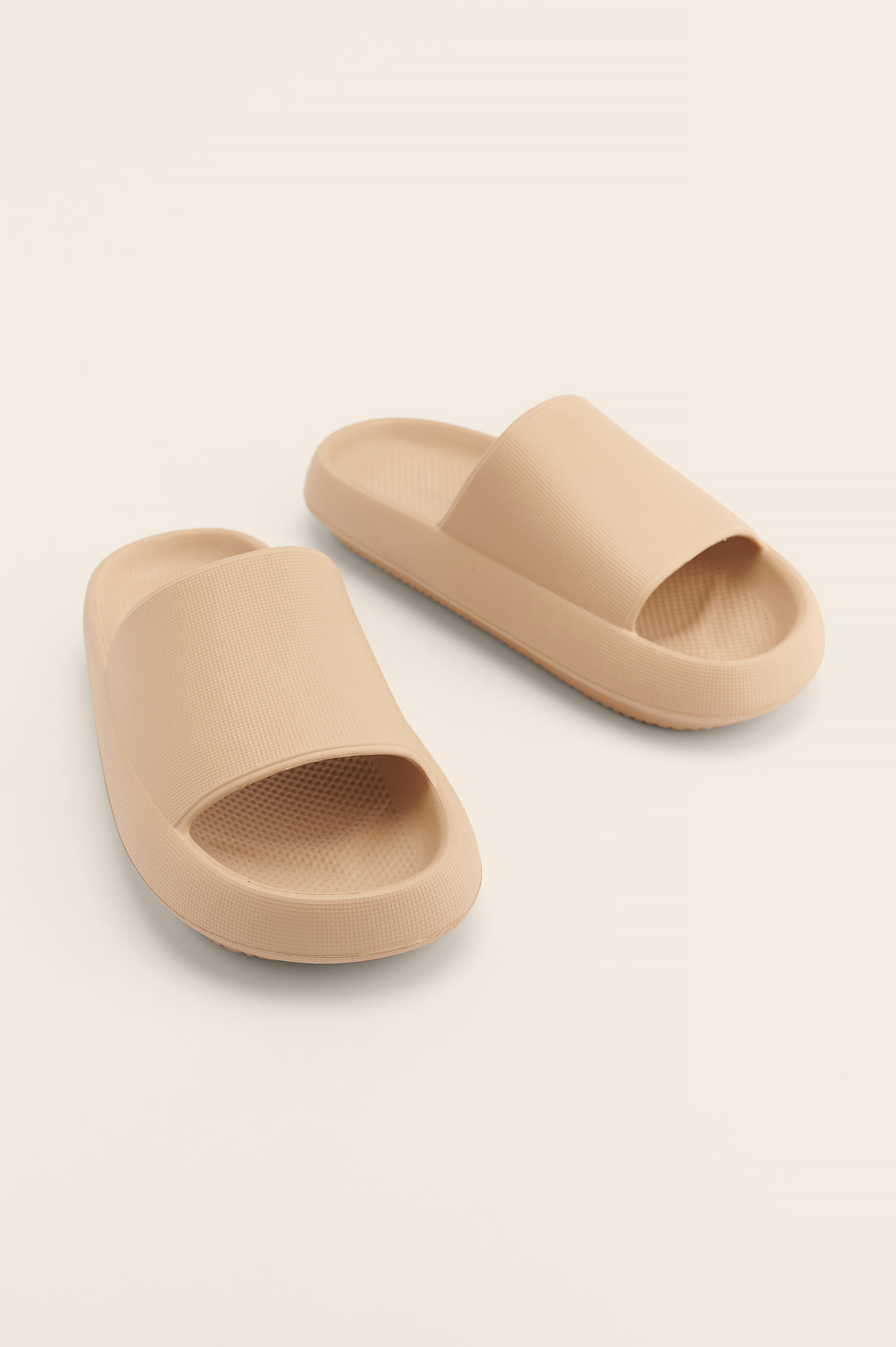 Slip on rubber slippers Clearance