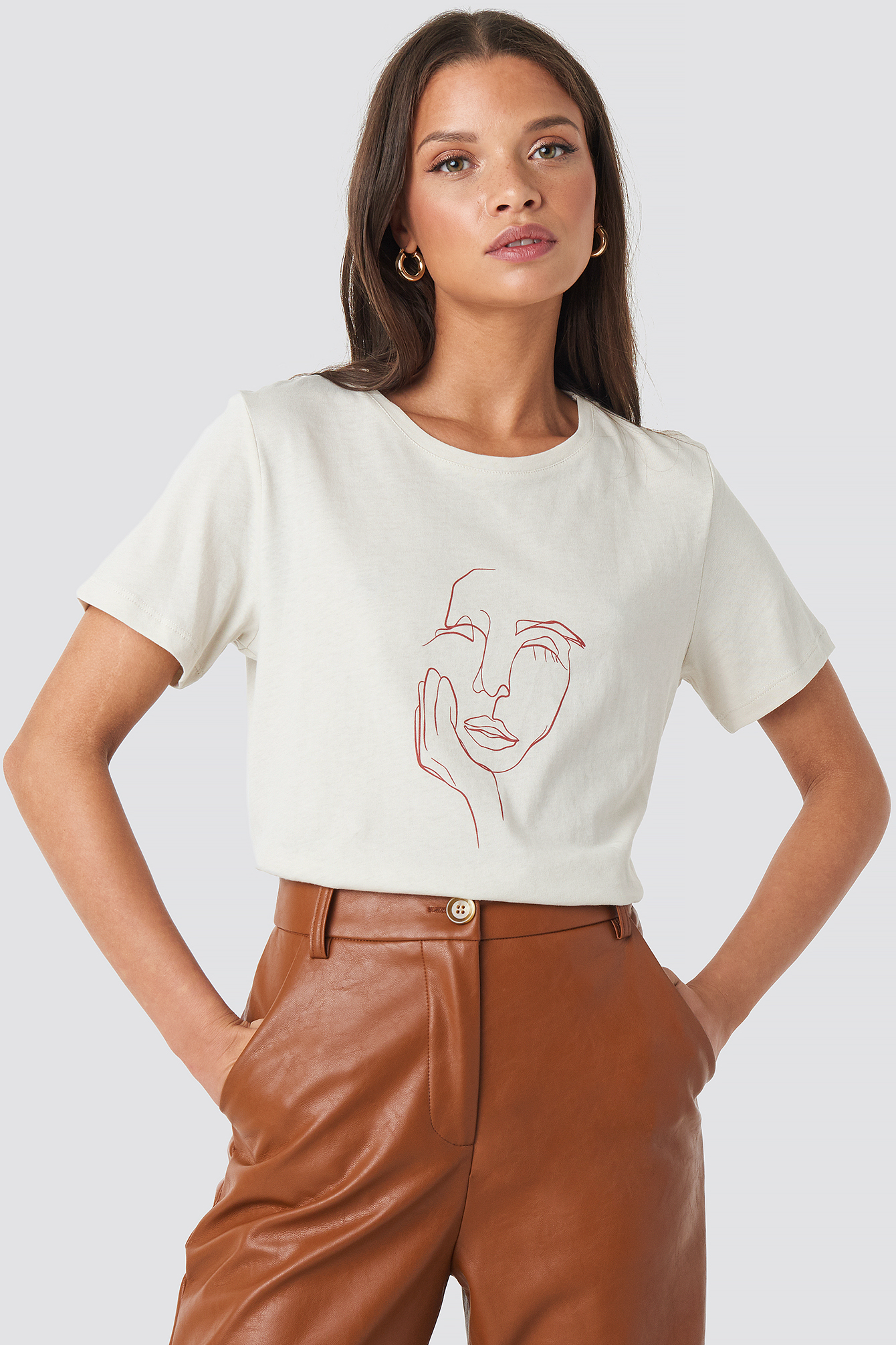 Sculpture Face Printed Tee Beige