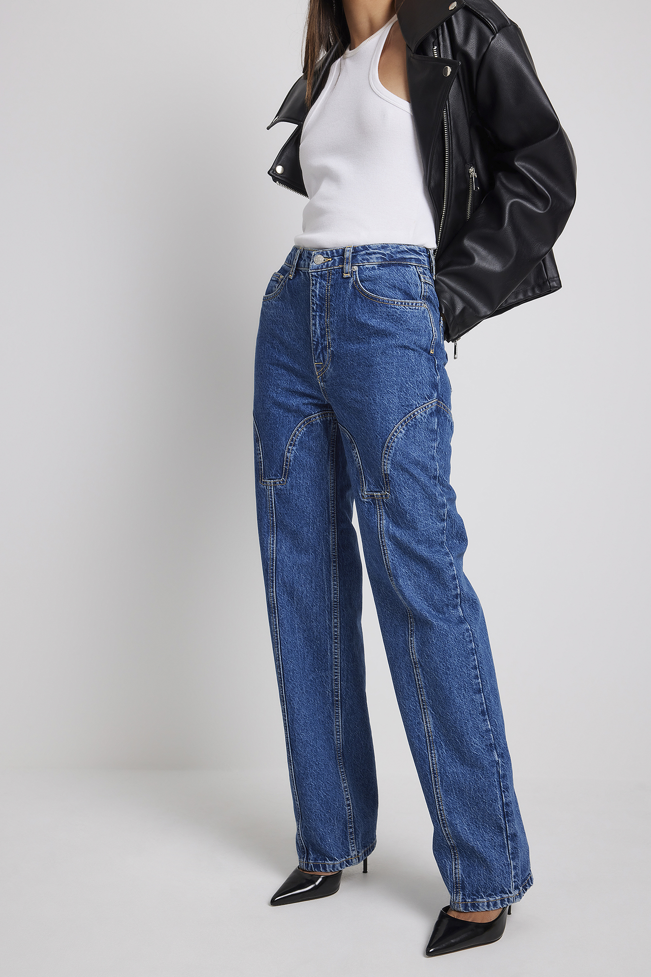 Damen Bekleidung Jeans Jeans mit gerader Passform Sparen Sie 1% NA-KD Synthetik Boho Sequin Detail Flowy Dress in Schwarz 