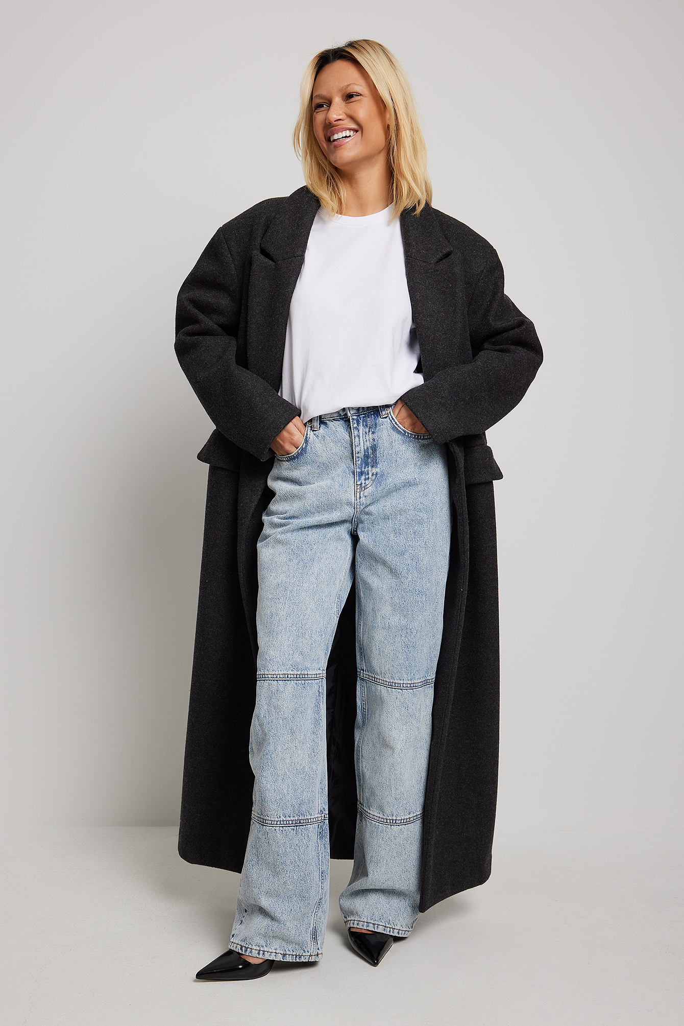 High-waisted ankle-length jeans with multi-colour embellishments