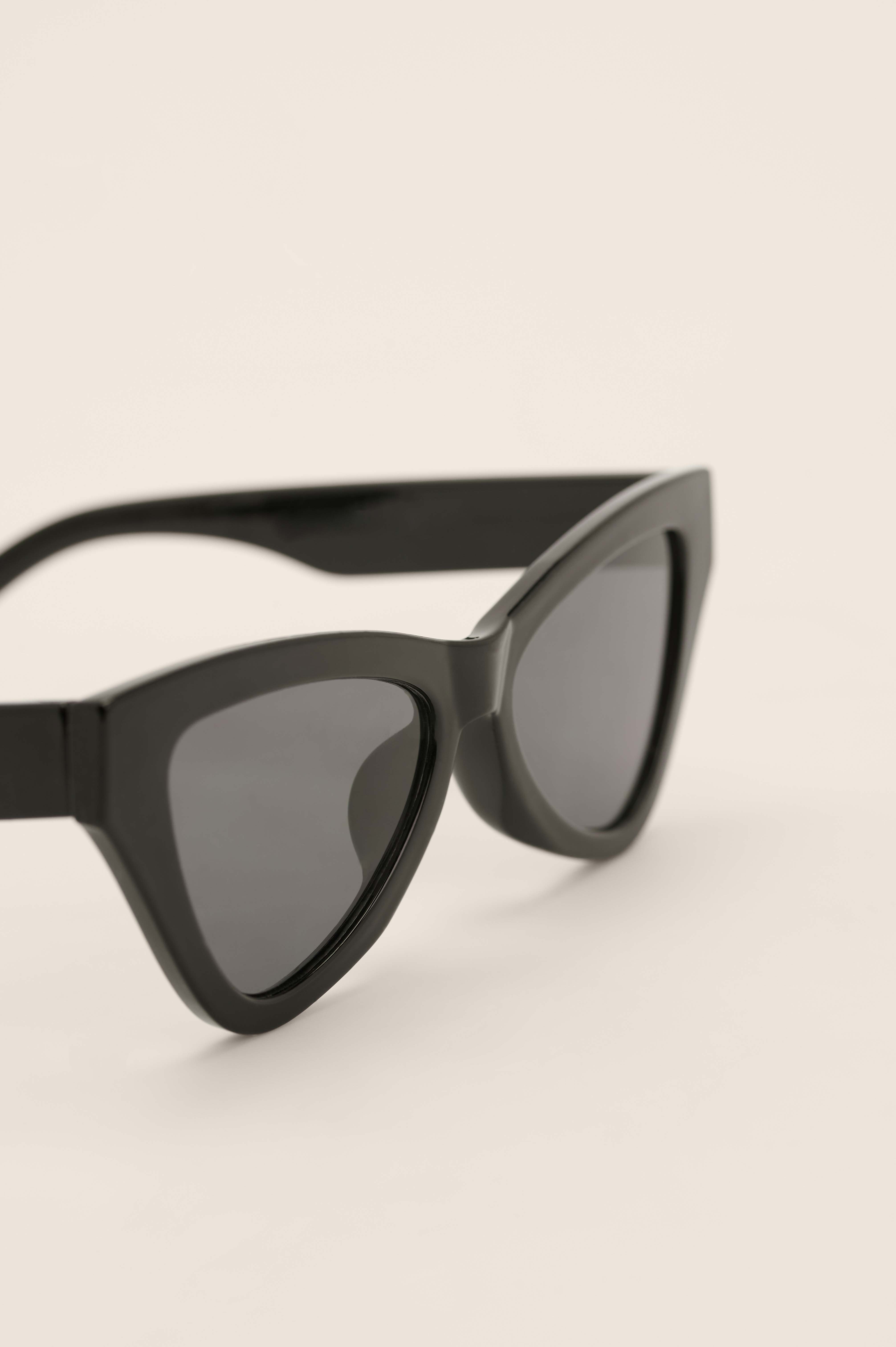 Black Sharp Triangle Cateye Sunglasses