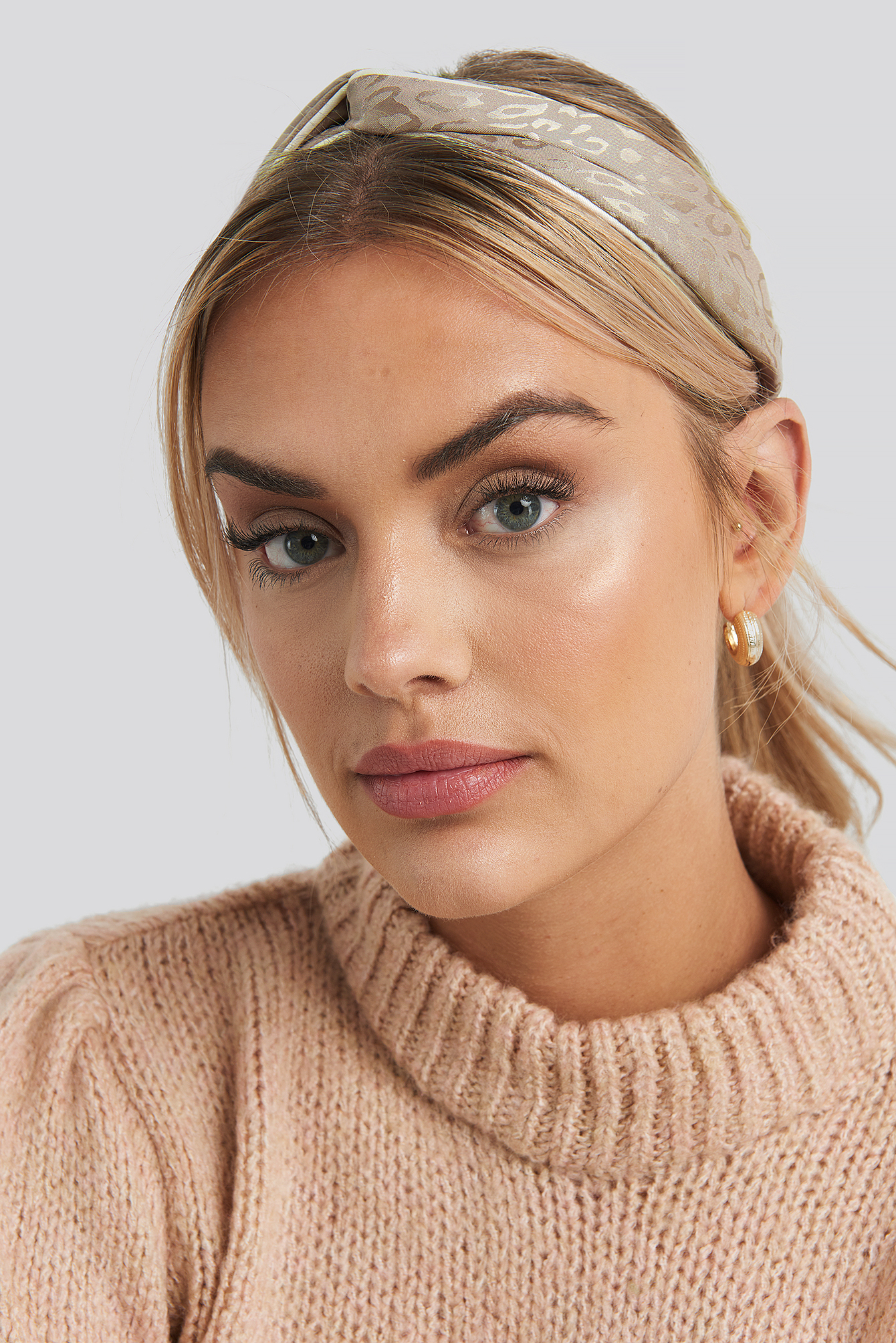 Shiny Leo Hairband Taupe