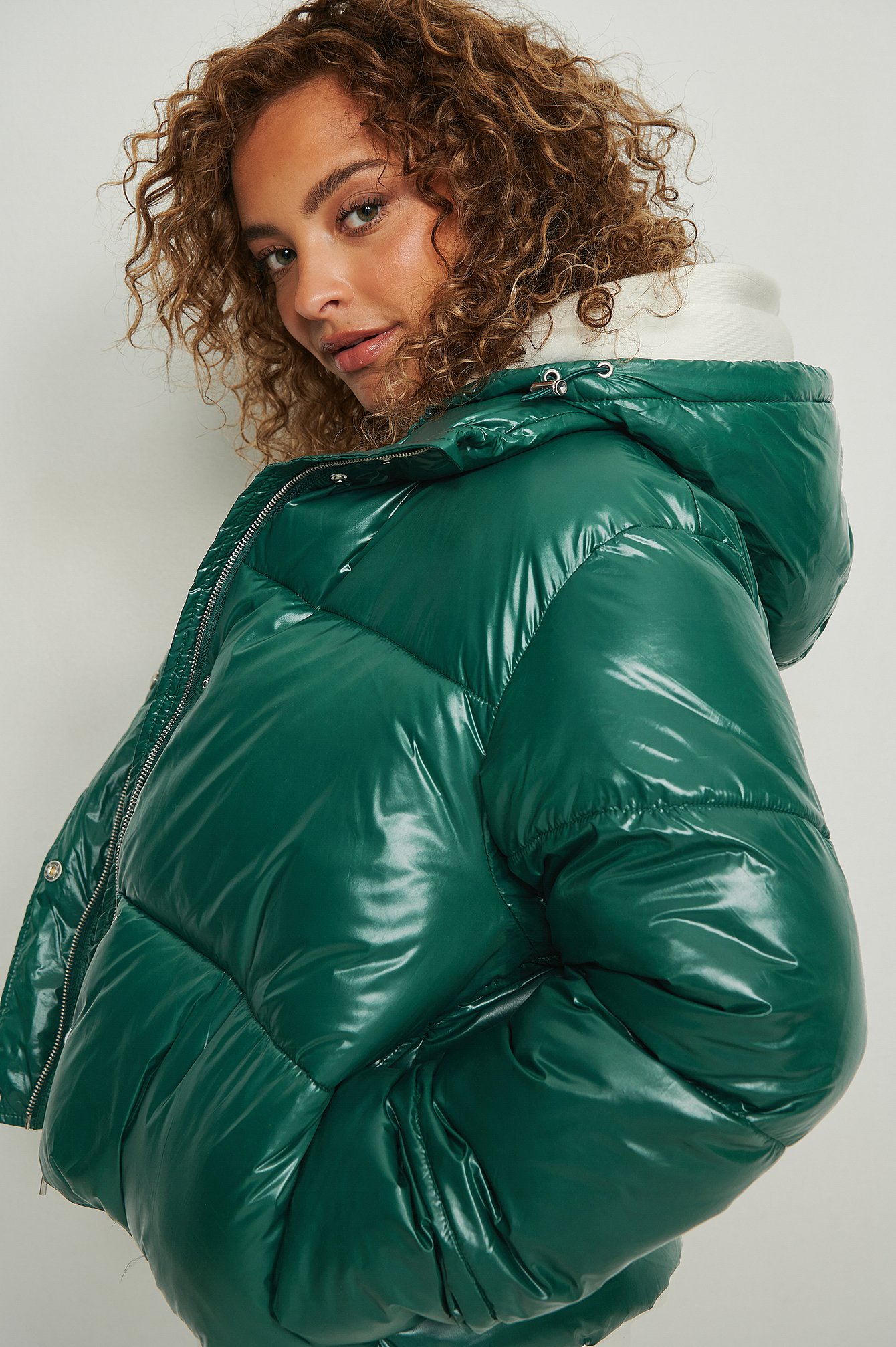 NA-KD Trend Skinnende vatteret jakke - Green