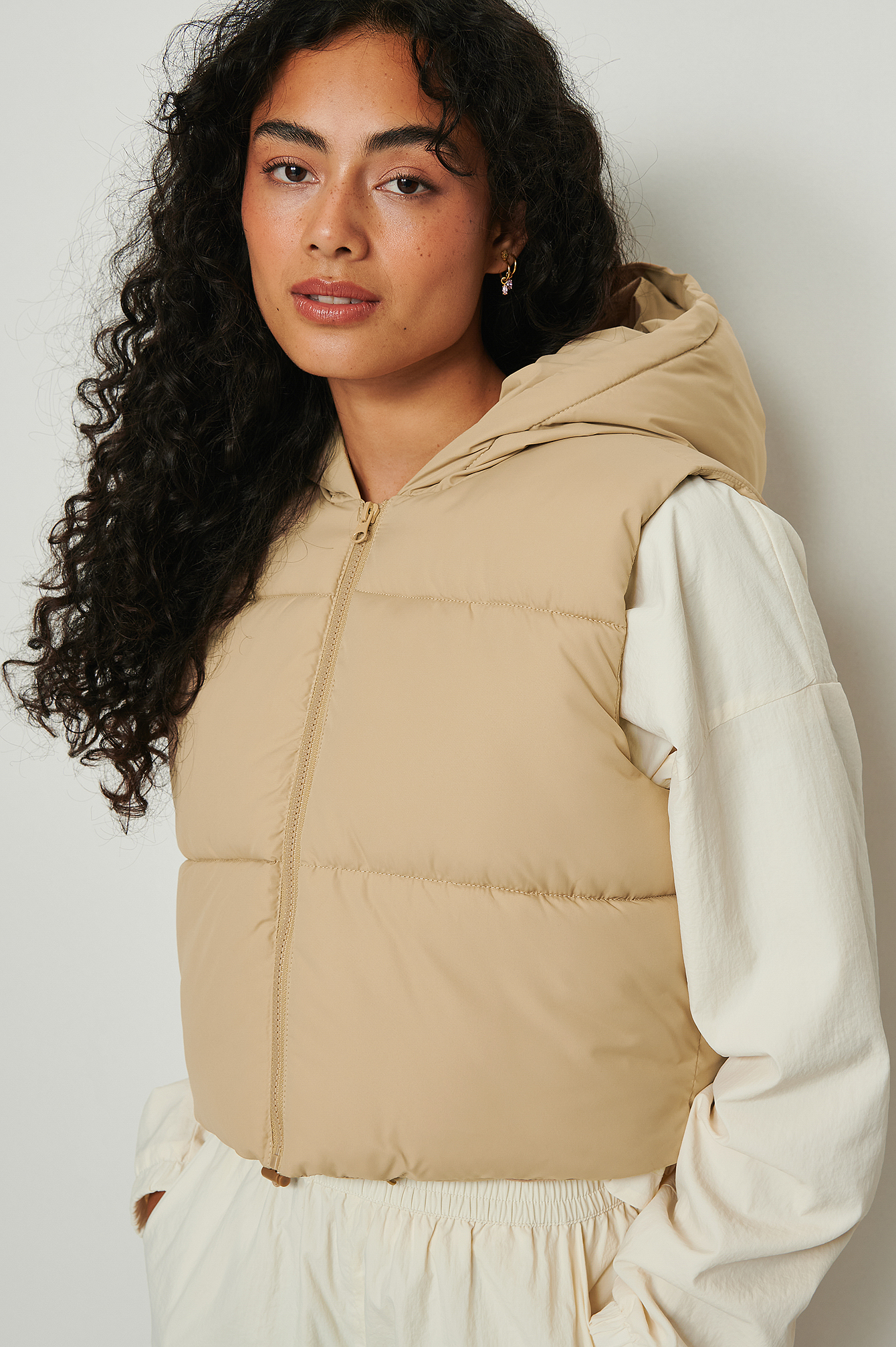 Short Padded Vest Beige | na-kd.com