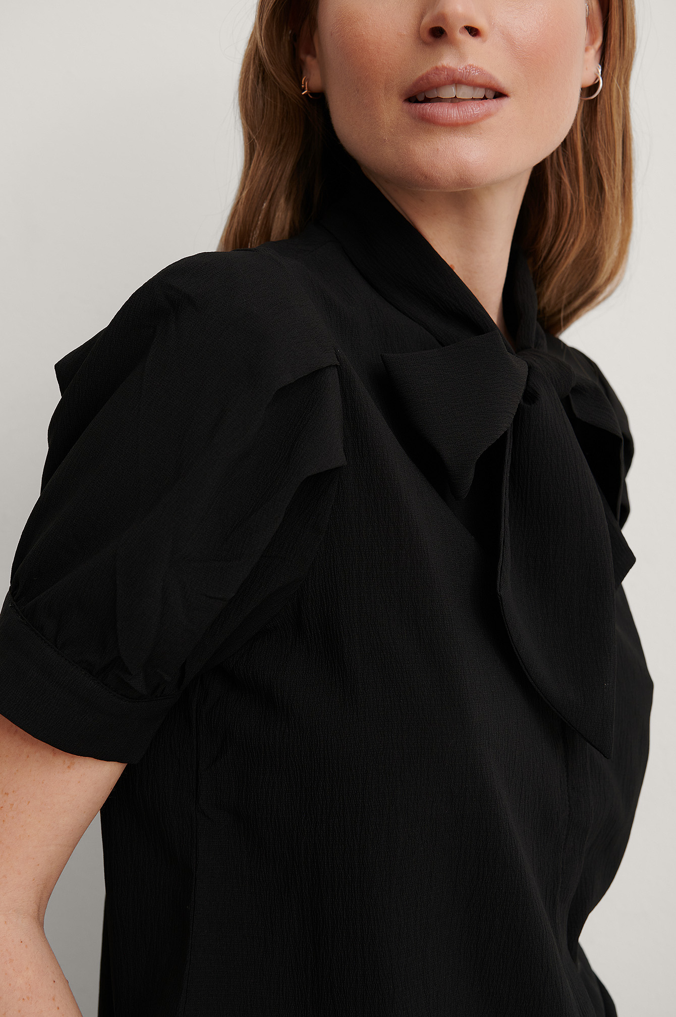 Short Sleeve Bow Blouse Black | na-kd.com
