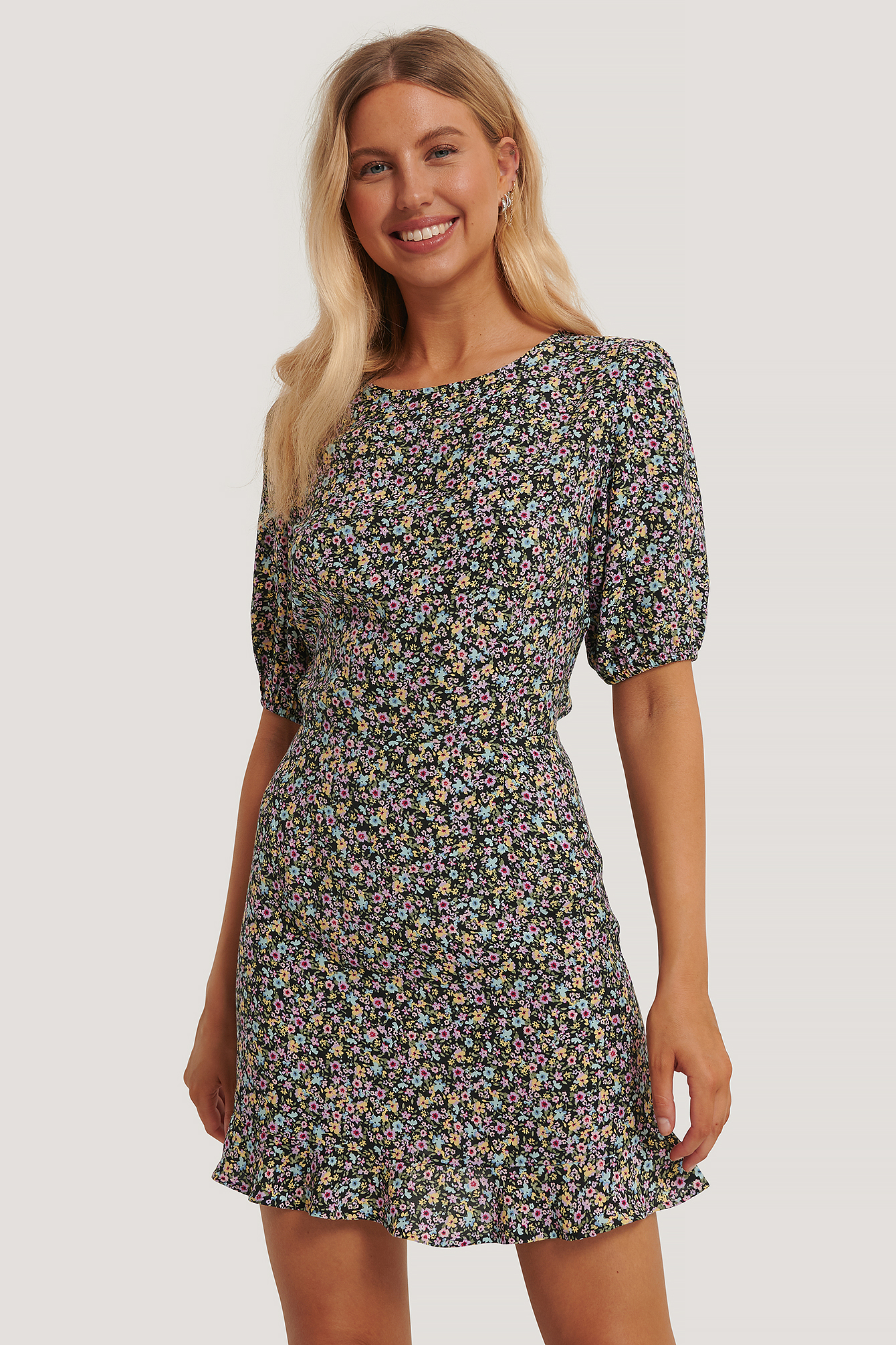 Short Sleeve Open Back Mini Dress 