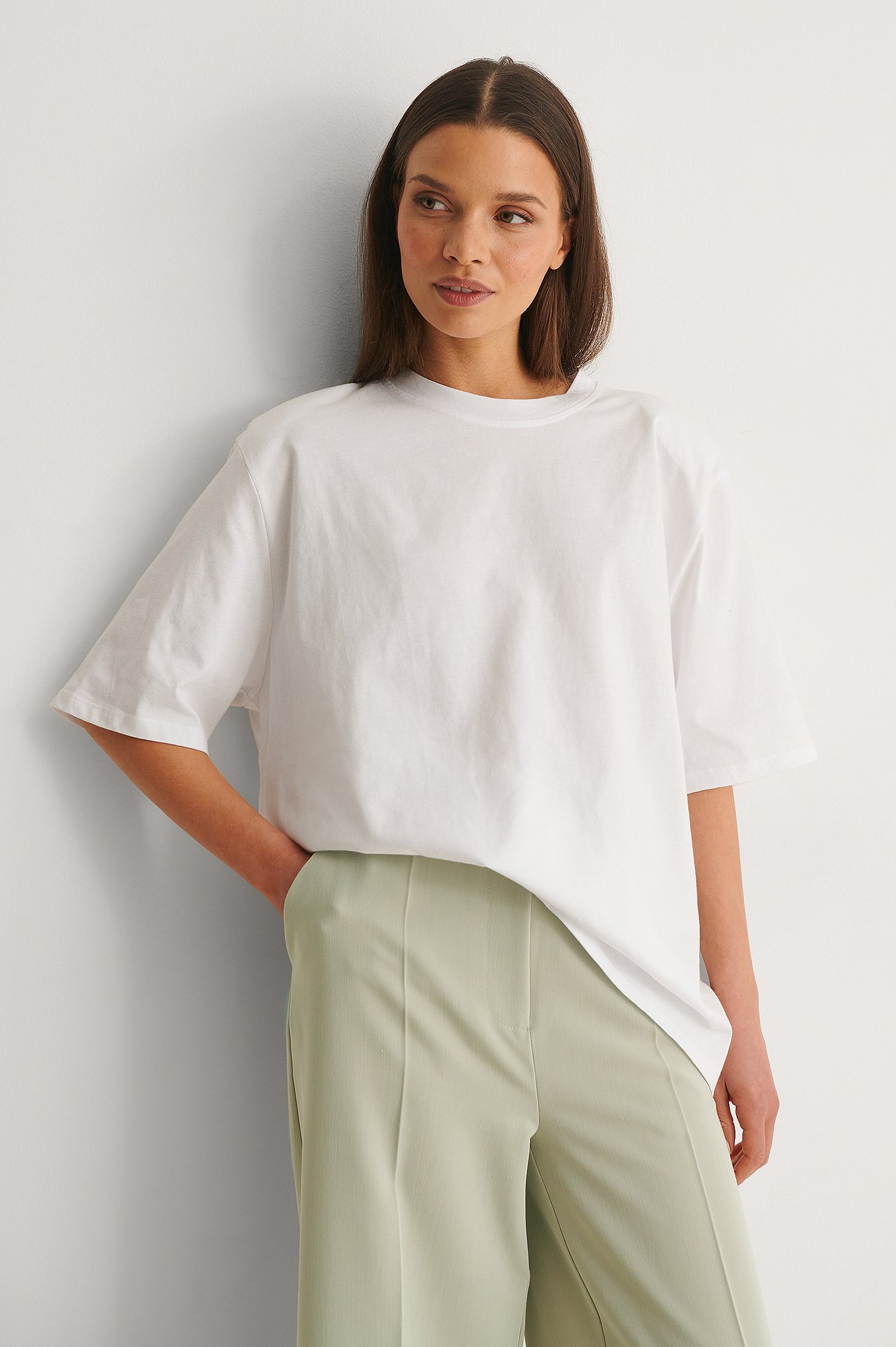 White Ekologiczny t-shirt o fasonie pudełkowym z poduszkami na ramionach