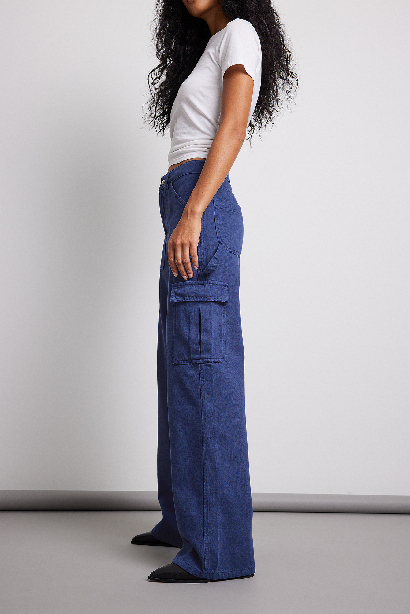 NA-KD Denim Gerade Jeans mit seitlichen Taschen Damen Bekleidung Hosen und Chinos Cargohosen 