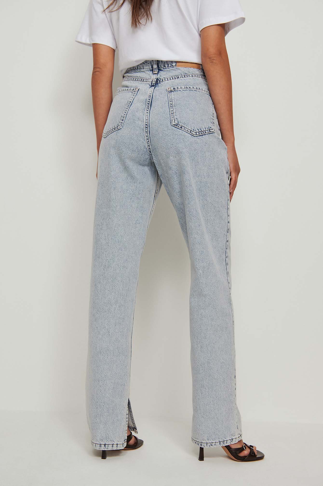 NA-KD Denim Trend Seitlich geschlitzte Hose mit ungenähtem Saum in Pink Damen Bekleidung Jeans Jeans mit gerader Passform 