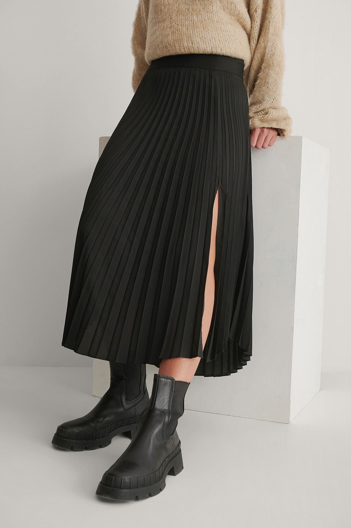 Side Slit Pleated Skirt Black | na-kd.com