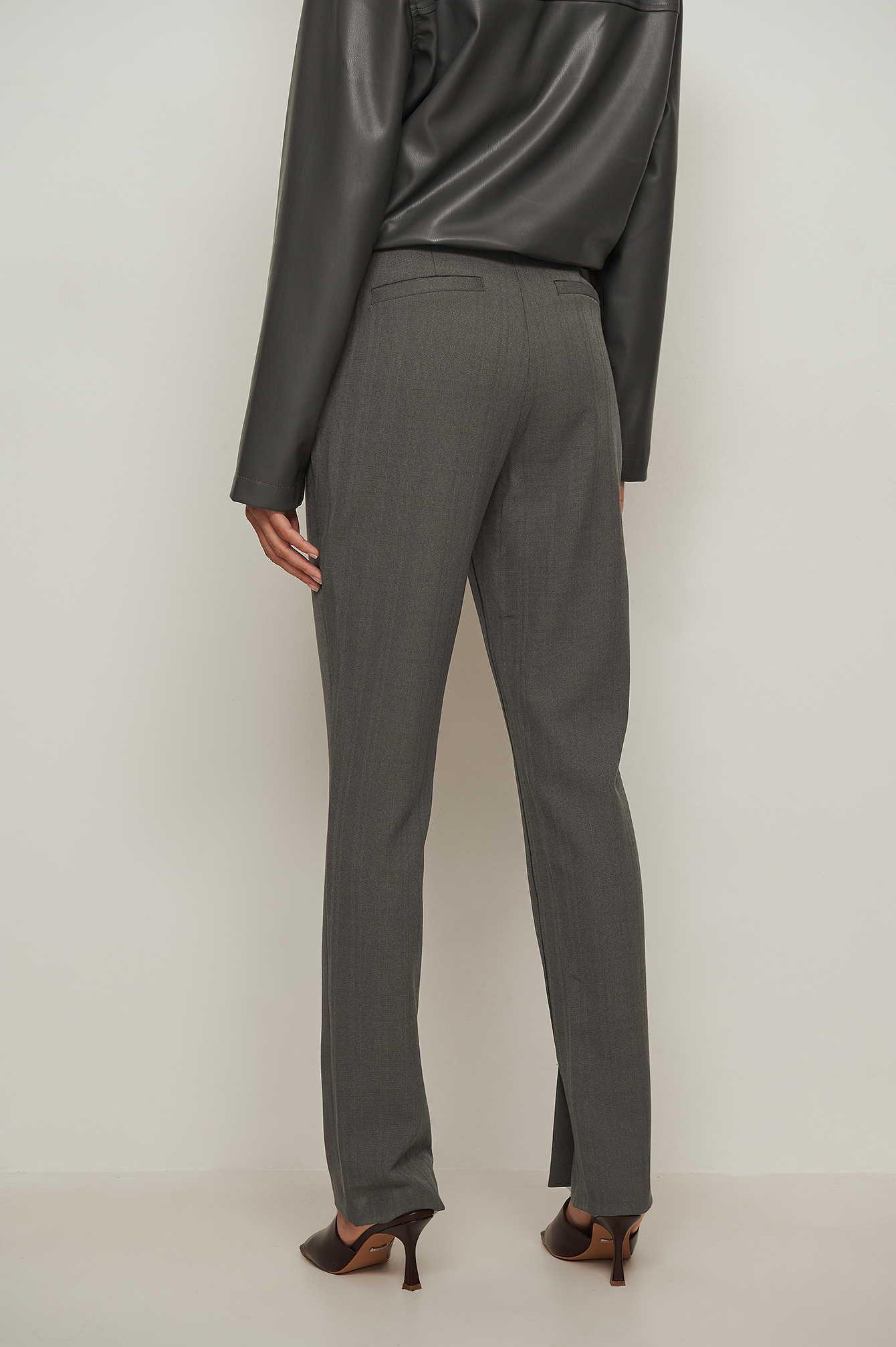 Grey Recycelt Zugeschnittene Anzughose Mit Seitenschlitz