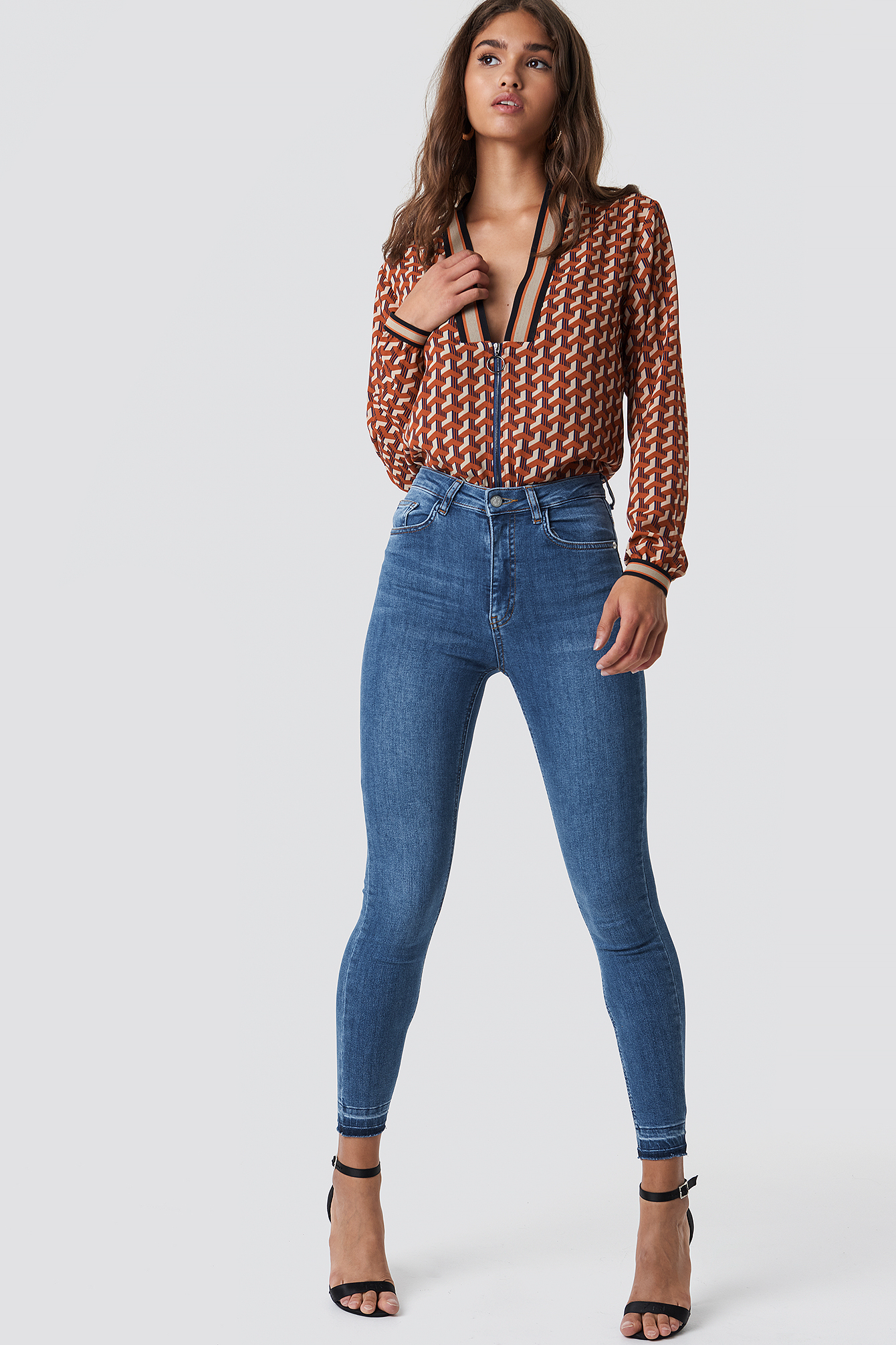 High waisted jeans on short torso High waisted jeans on short torso